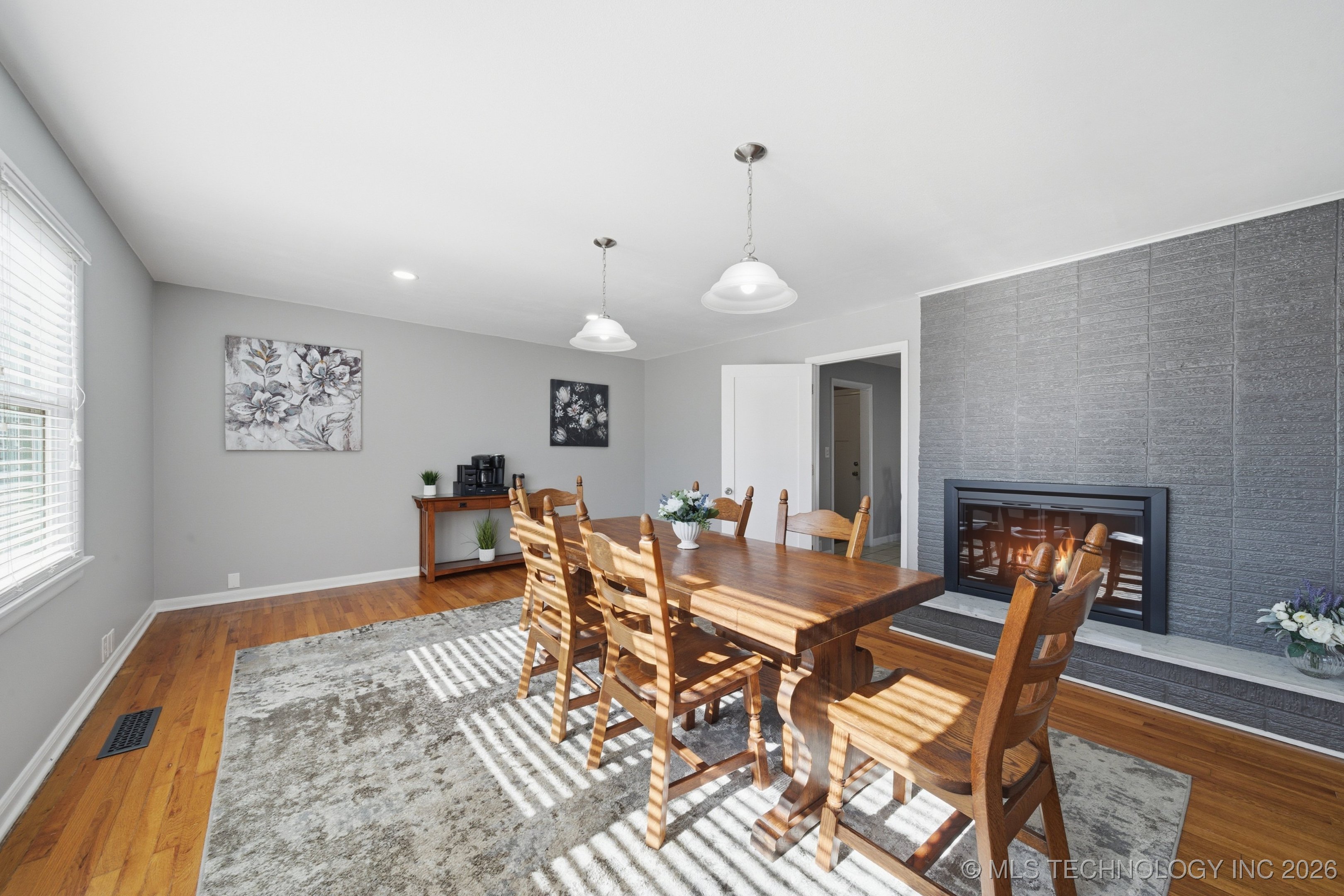 1718 W Broadway Street Property Photo 11