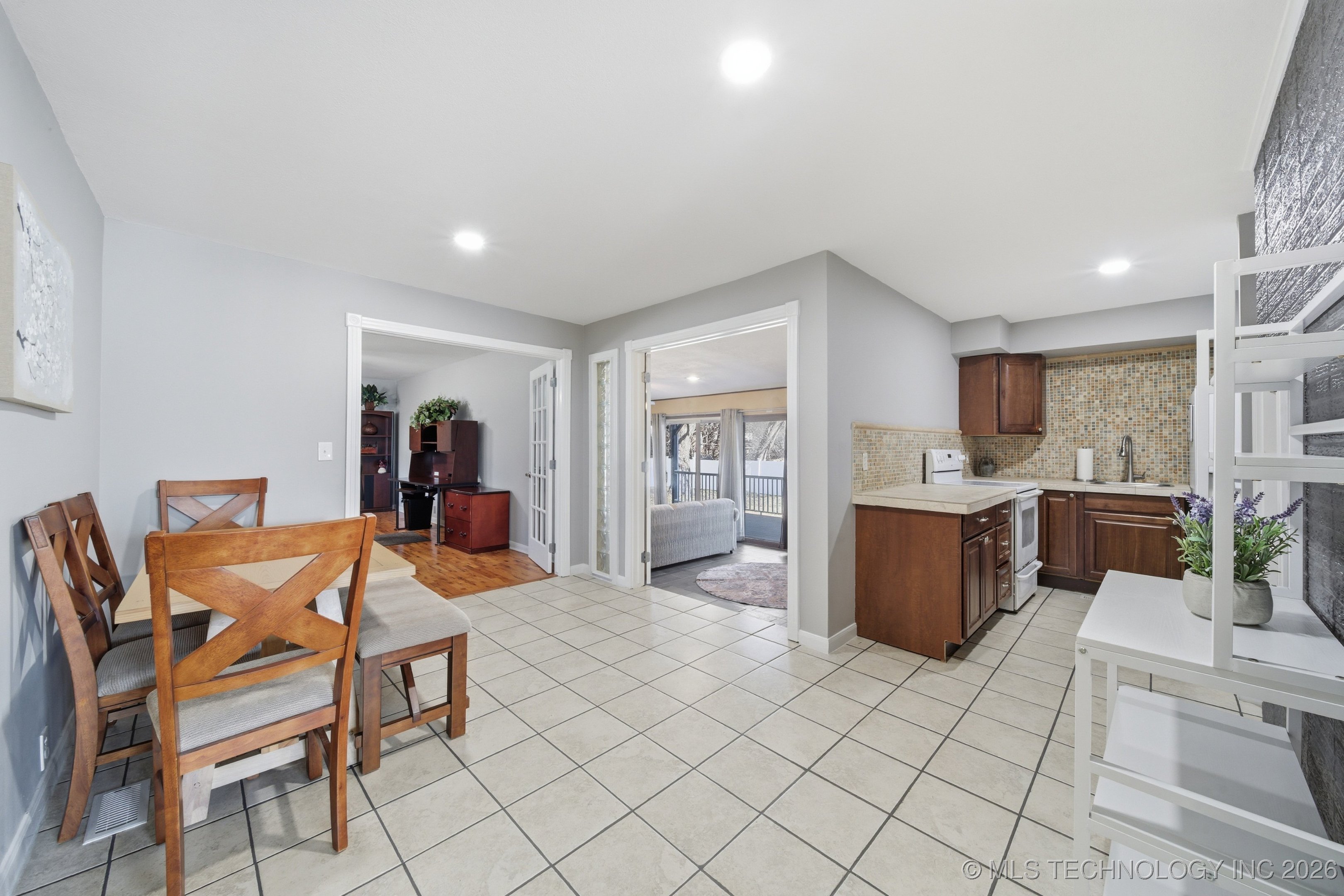 1718 W Broadway Street Property Photo 14