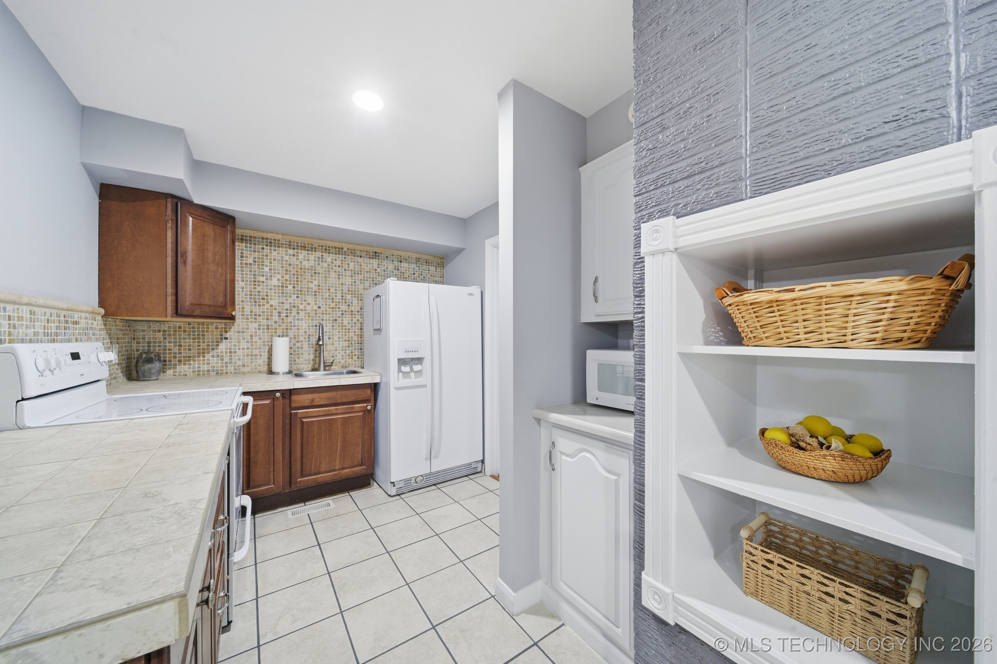 1718 W Broadway Street Property Photo 16