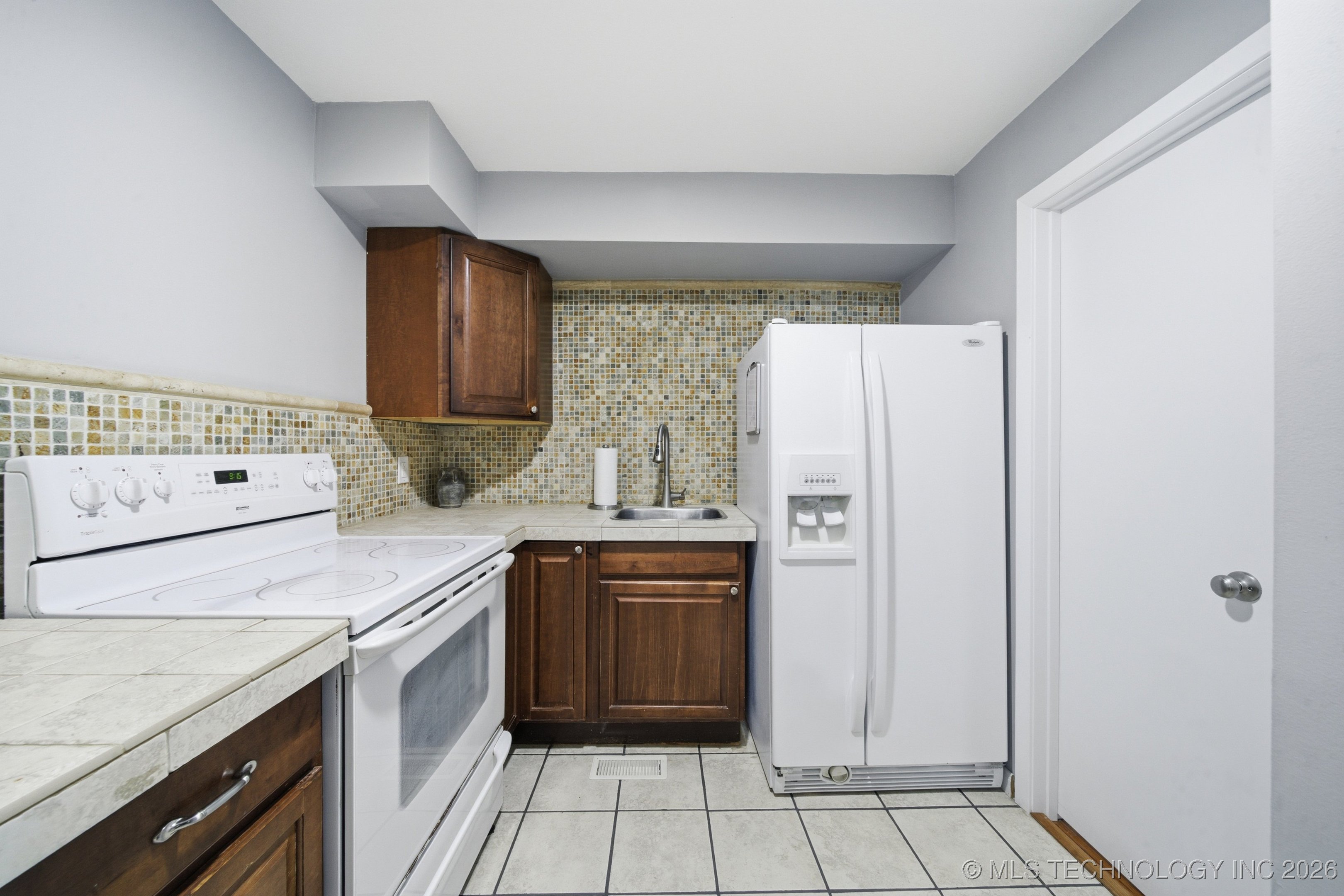 1718 W Broadway Street Property Photo 17