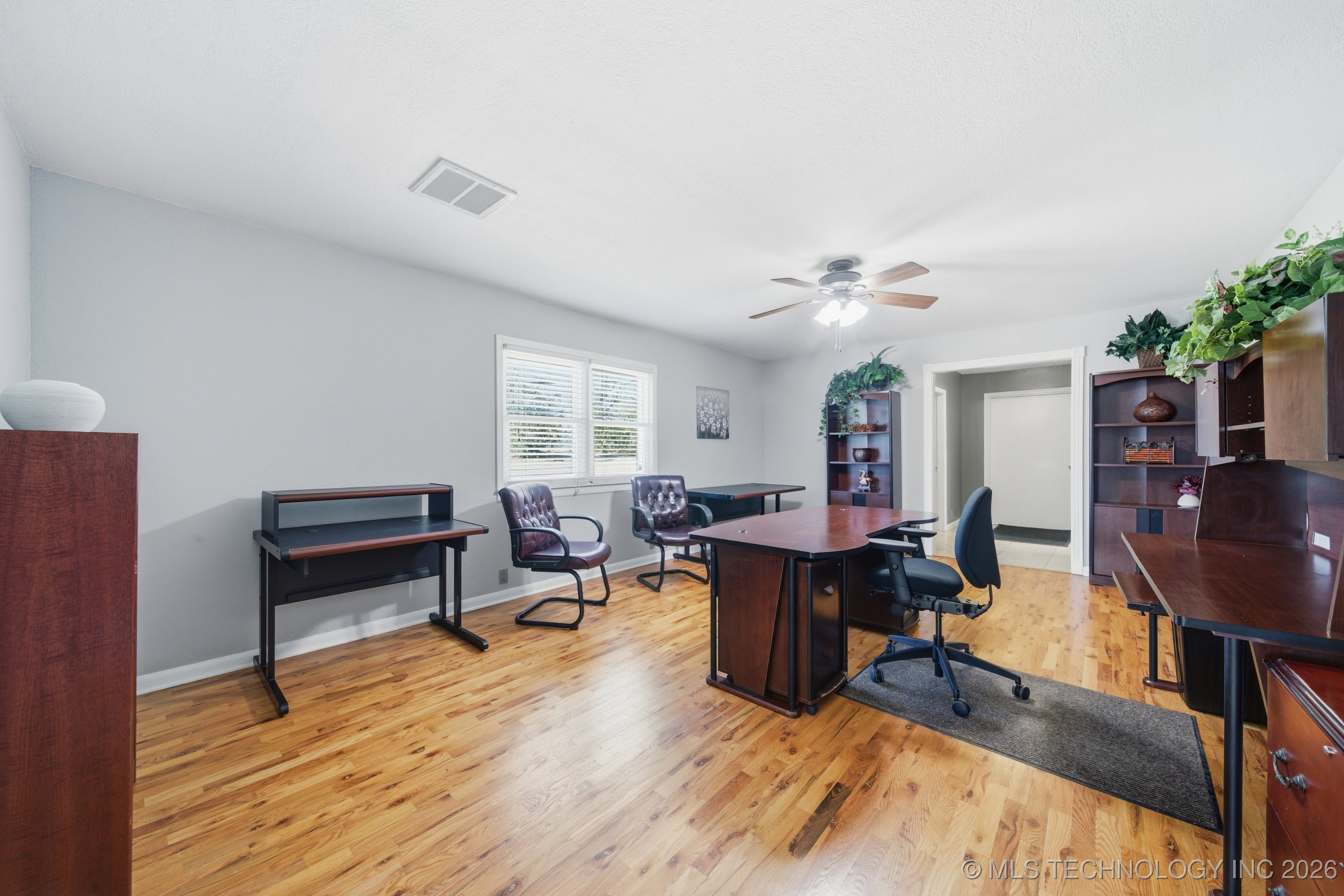 1718 W Broadway Street Property Photo 23