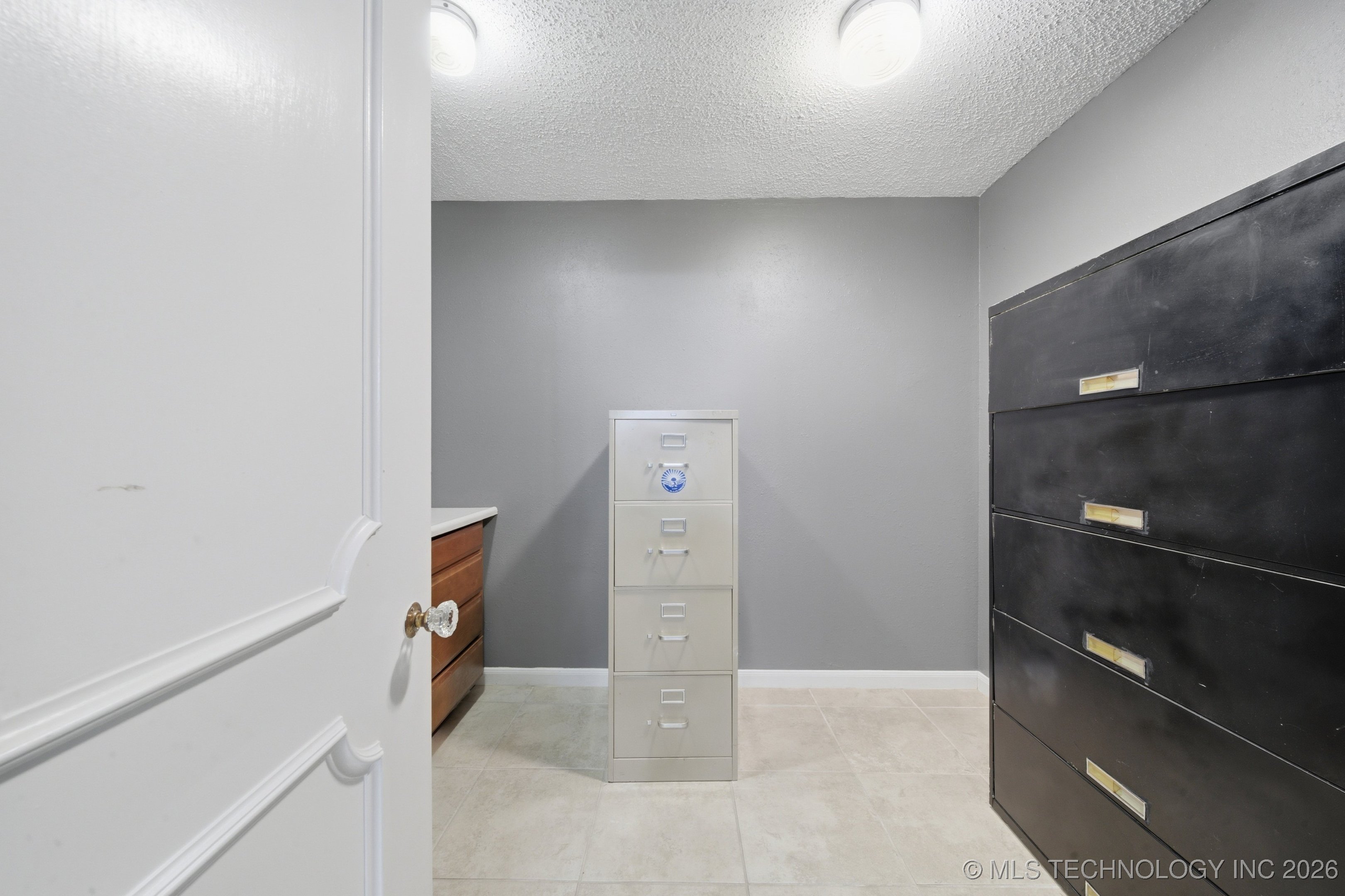 1718 W Broadway Street Property Photo 26