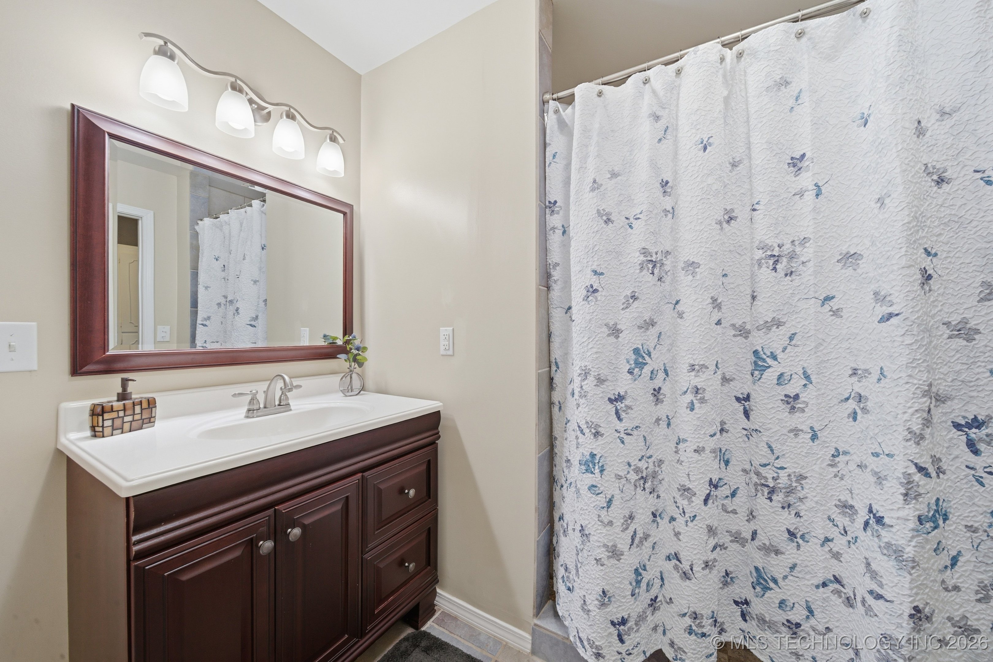 1718 W Broadway Street Property Photo 27