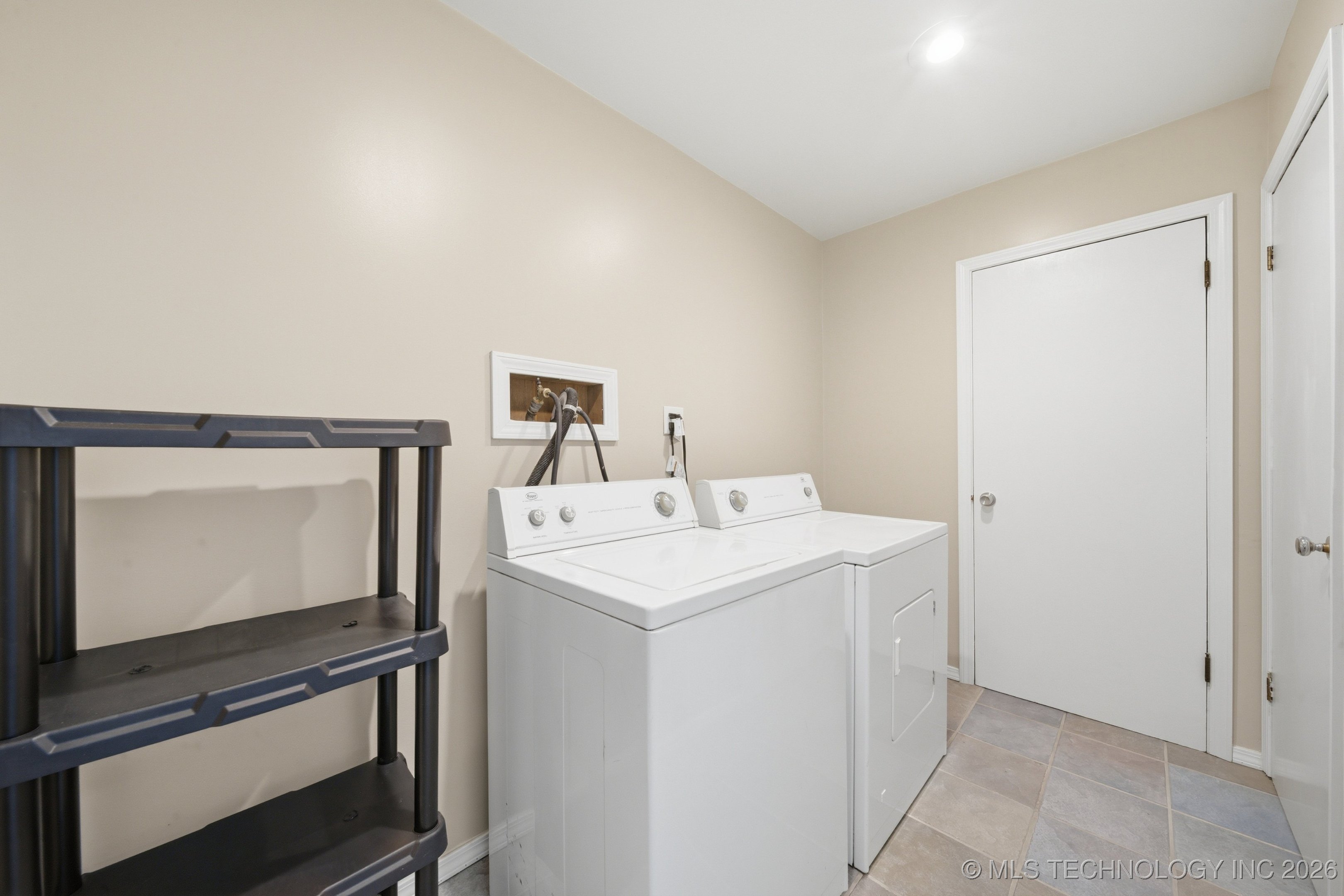 1718 W Broadway Street Property Photo 31