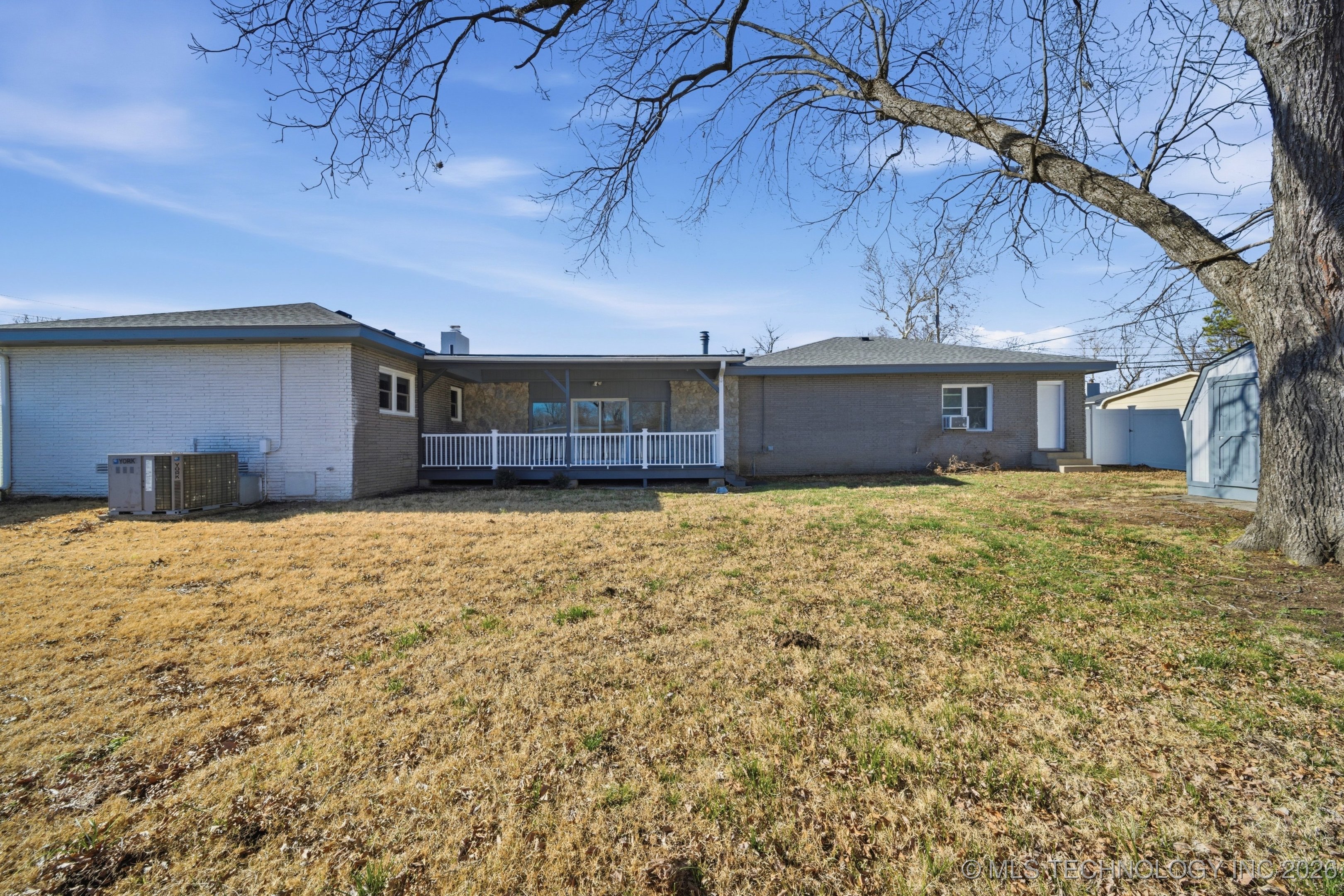 1718 W Broadway Street Property Photo 32