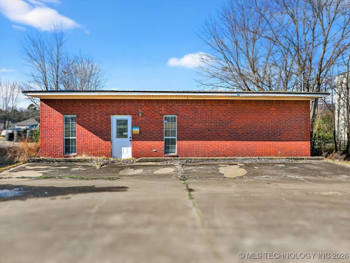 2203 N Broadway Property Photo 1