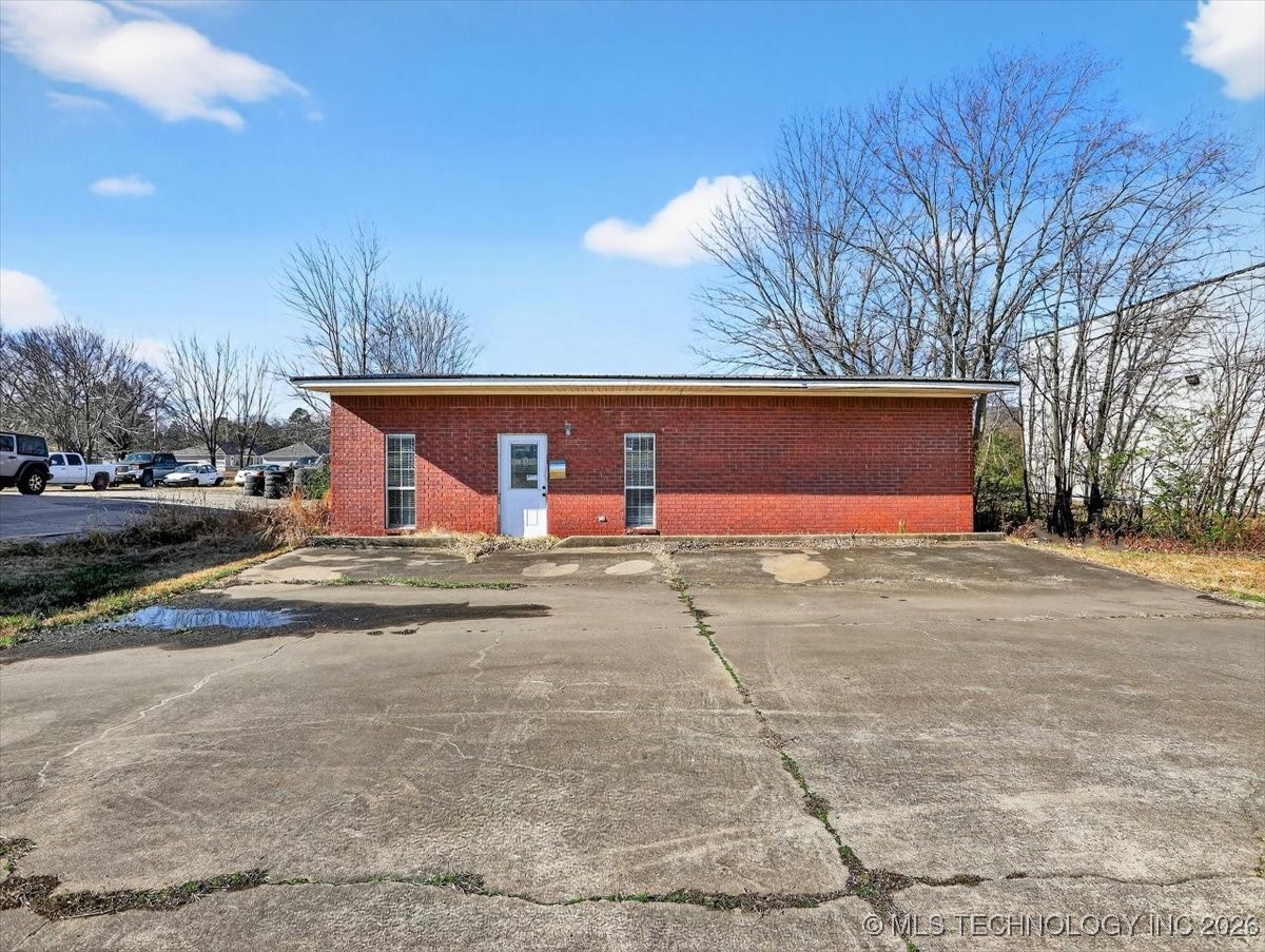 2203 N Broadway Property Photo 2