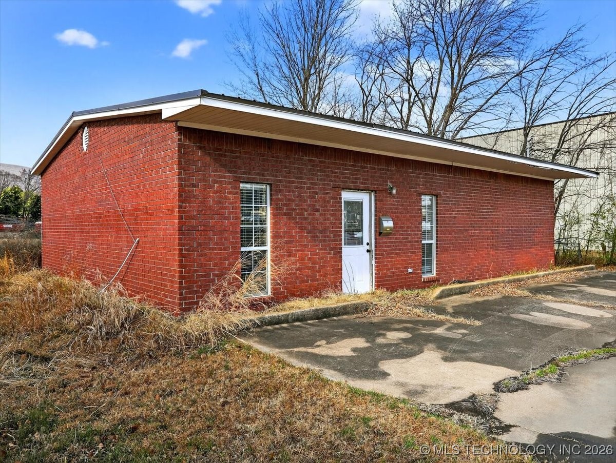 2203 N Broadway Property Photo 3