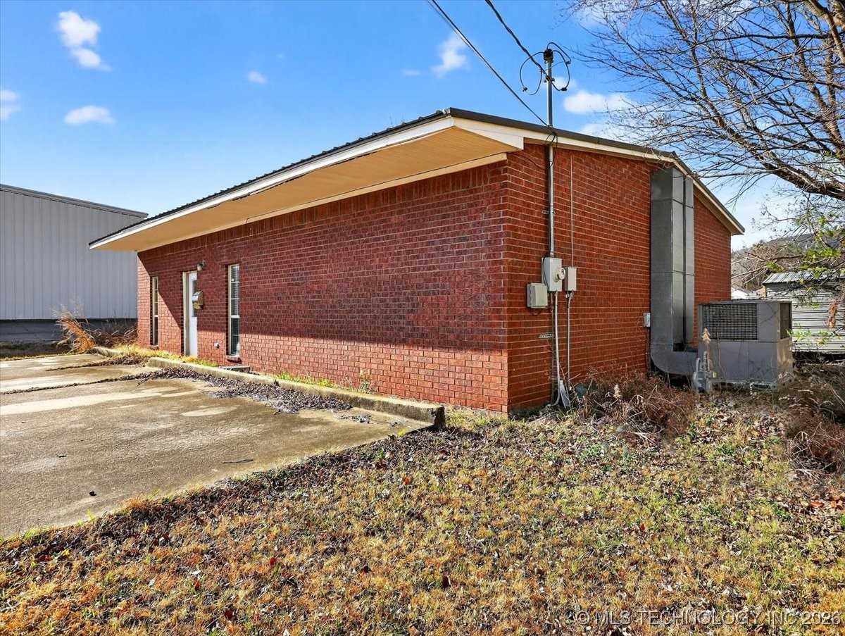 2203 N Broadway Property Photo 4