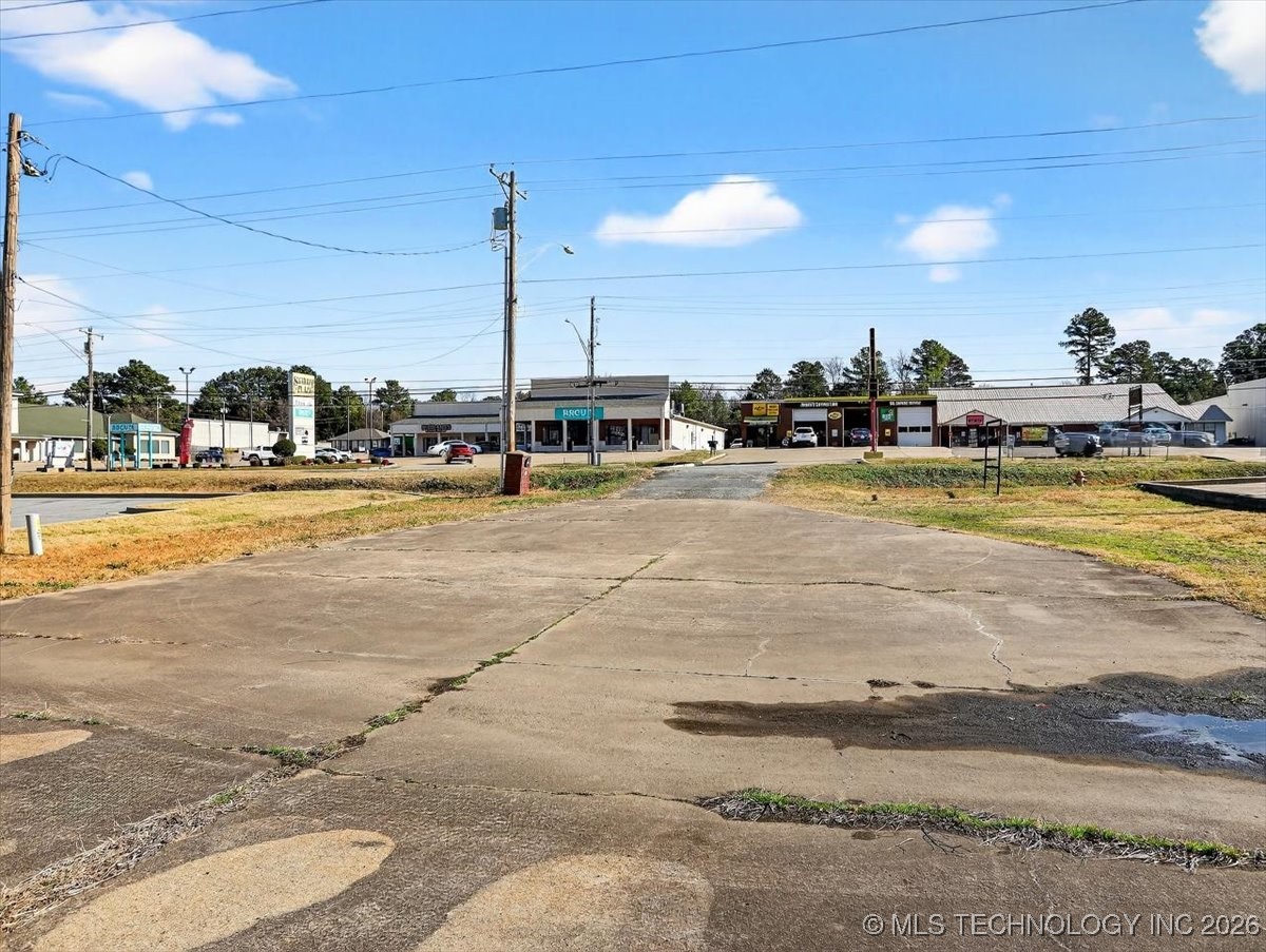 2203 N Broadway Property Photo 6