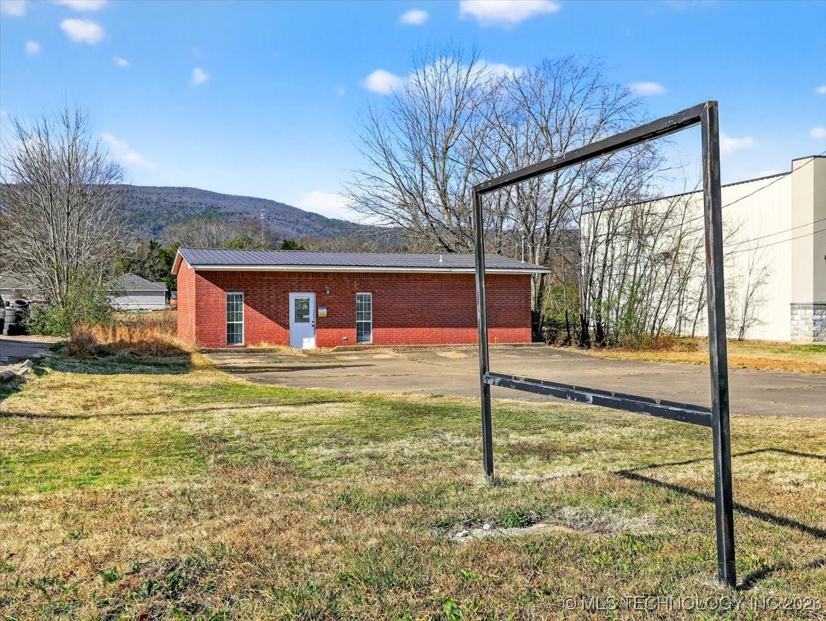 2203 N Broadway Property Photo 8