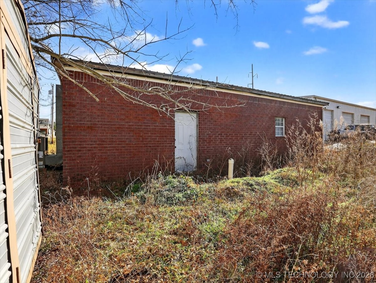 2203 N Broadway Property Photo 10