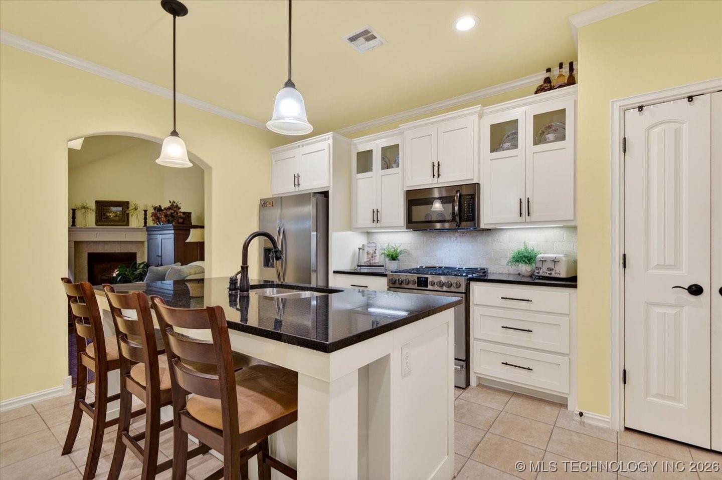 3227 Boardwalk Court Property Photo 4