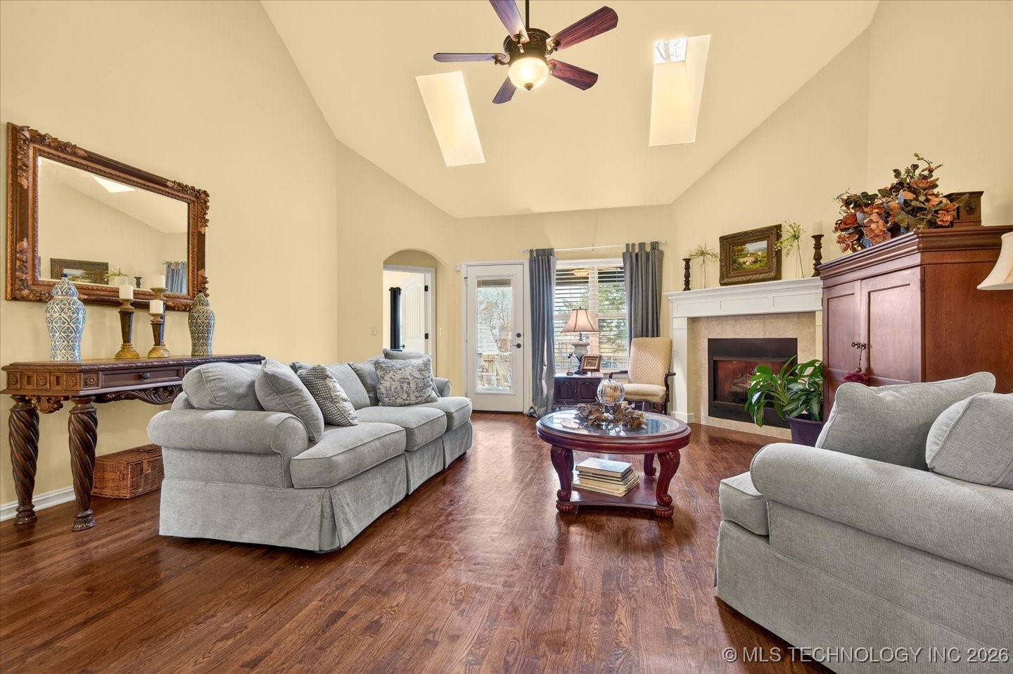 3227 Boardwalk Court Property Photo 9