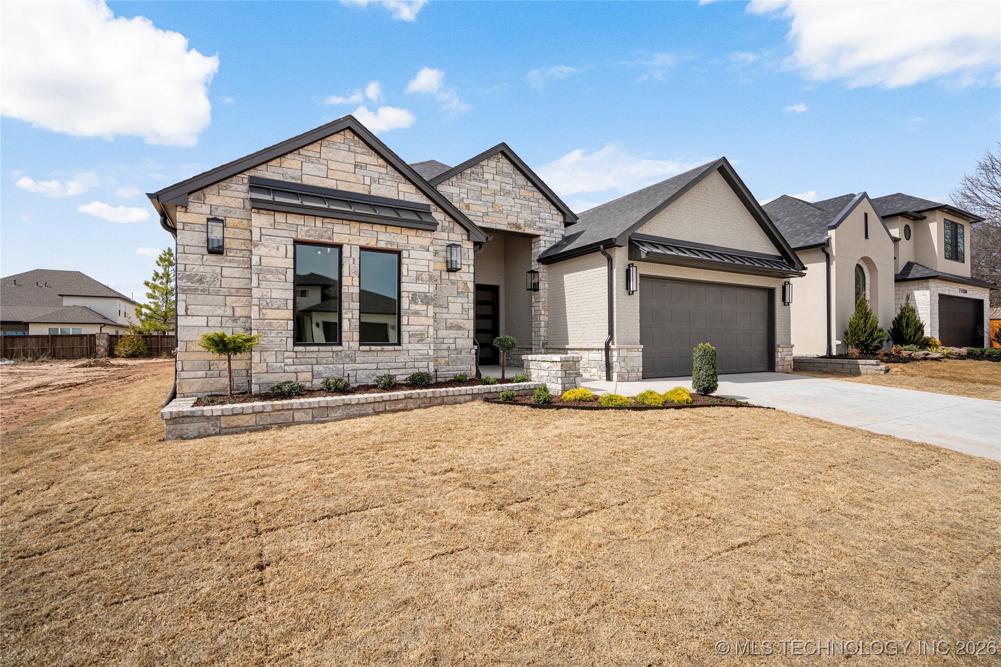 11927 S Vandalia Avenue Property Photo 2