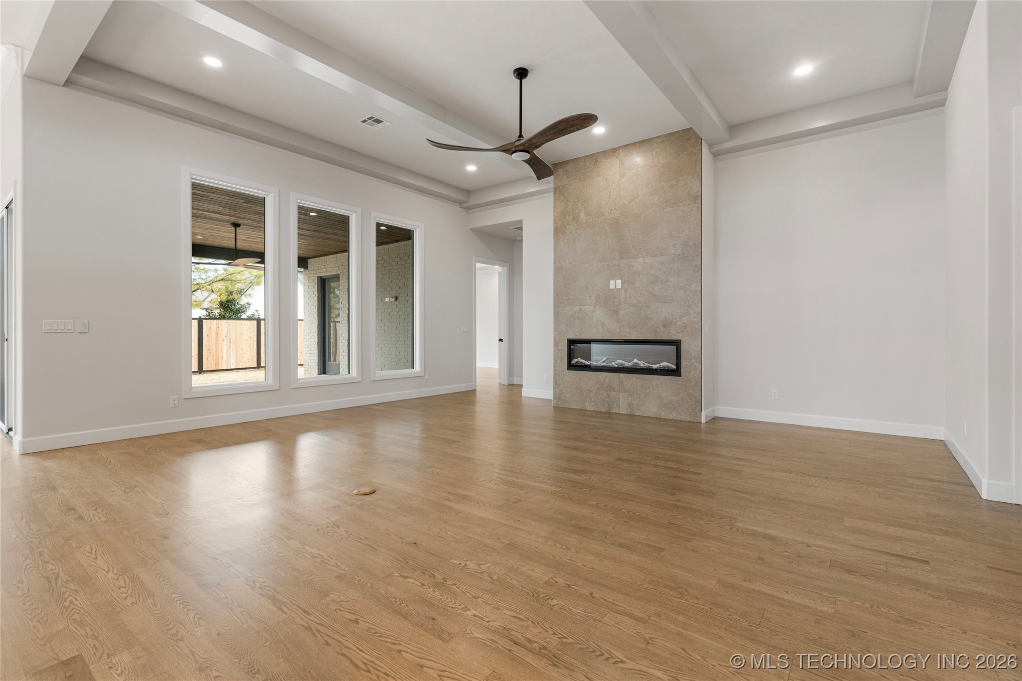 11927 S Vandalia Avenue Property Photo 6