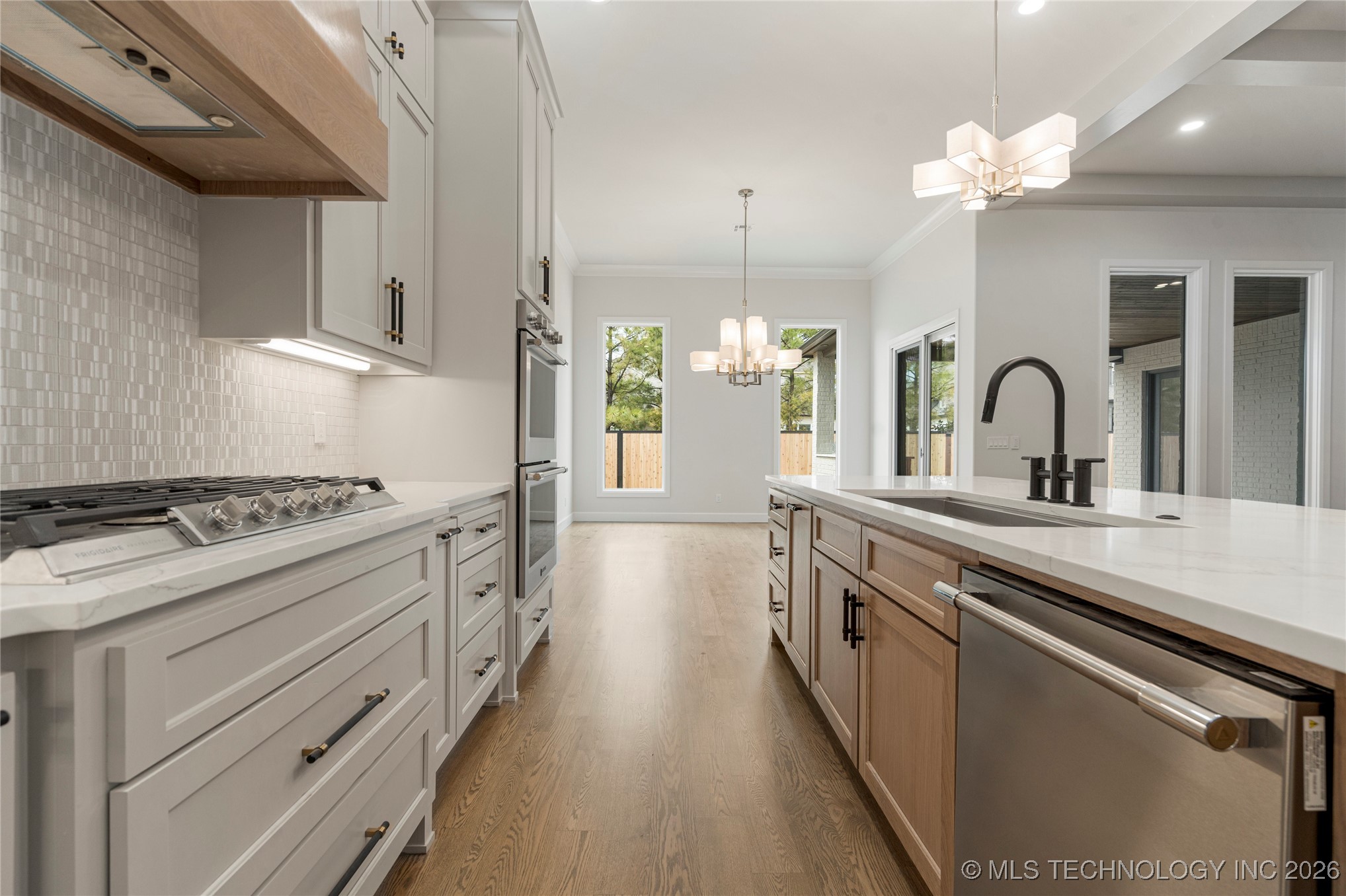 11927 S Vandalia Avenue Property Photo 11