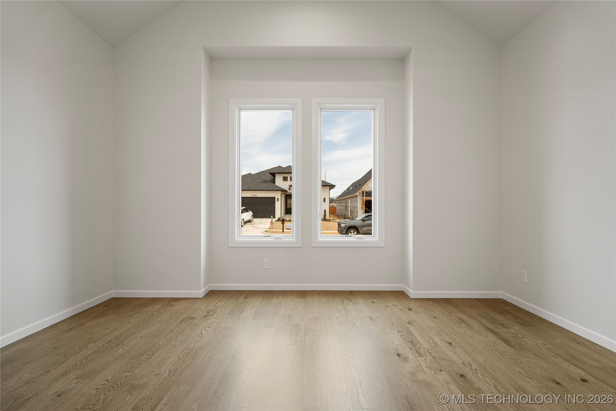 11927 S Vandalia Avenue Property Photo 24