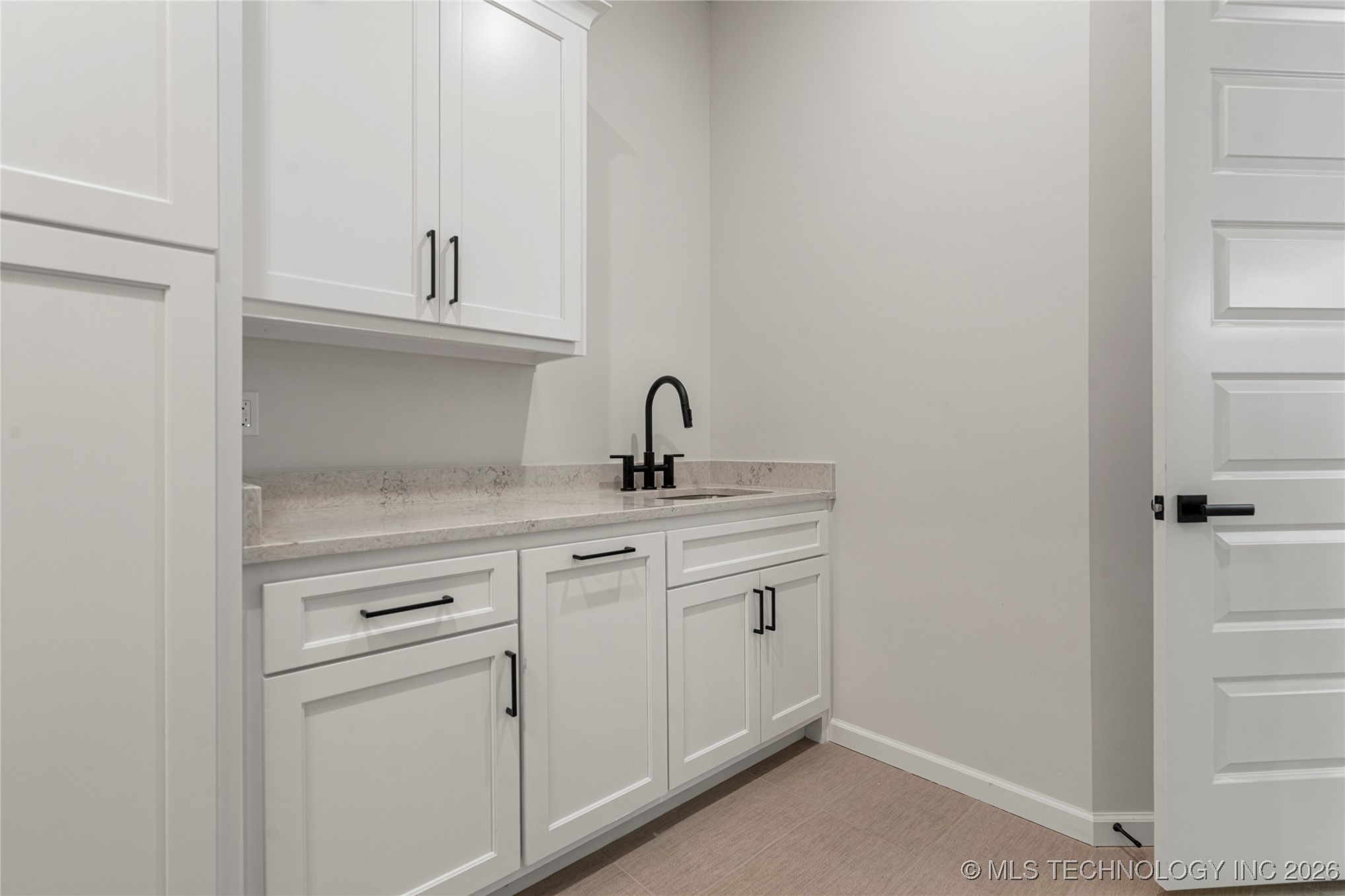 11927 S Vandalia Avenue Property Photo 38