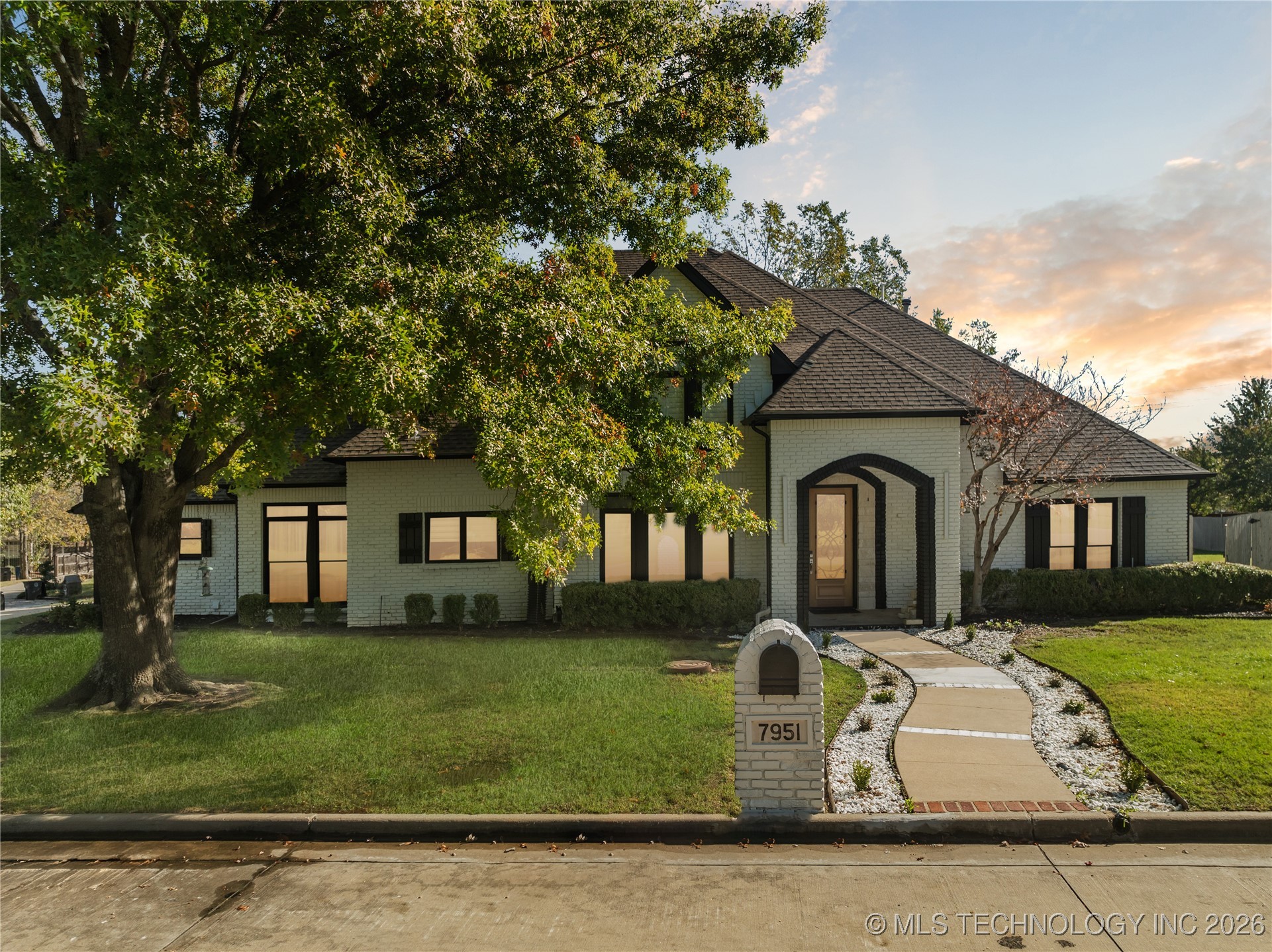 7951 S Hudson Place Property Photo 1