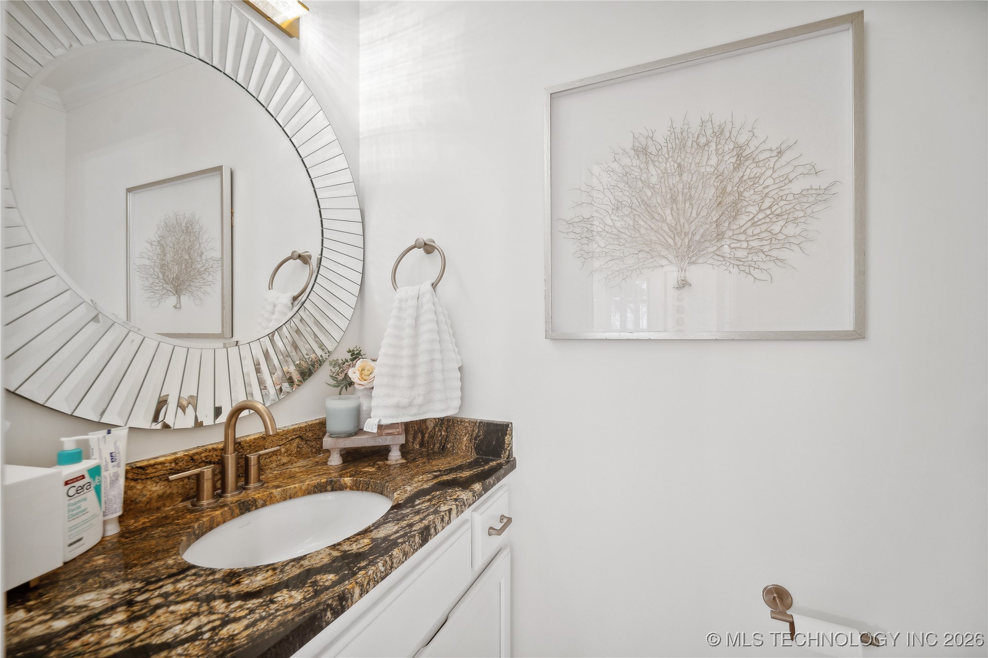 7951 S Hudson Place Property Photo 20