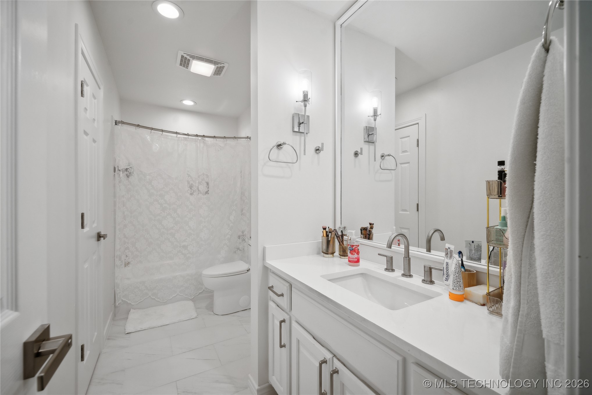 7951 S Hudson Place Property Photo 28