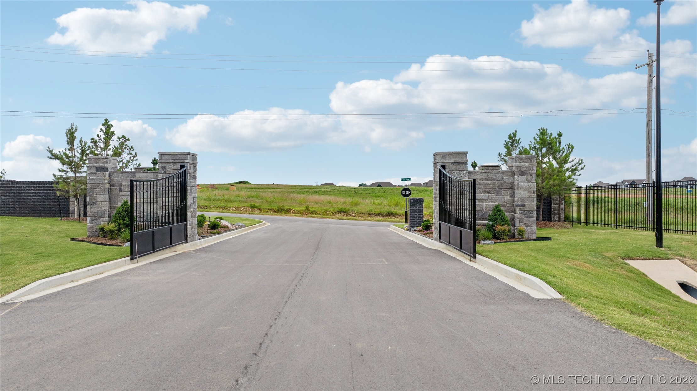 10931 S 216th East Avenue Property Photo 4