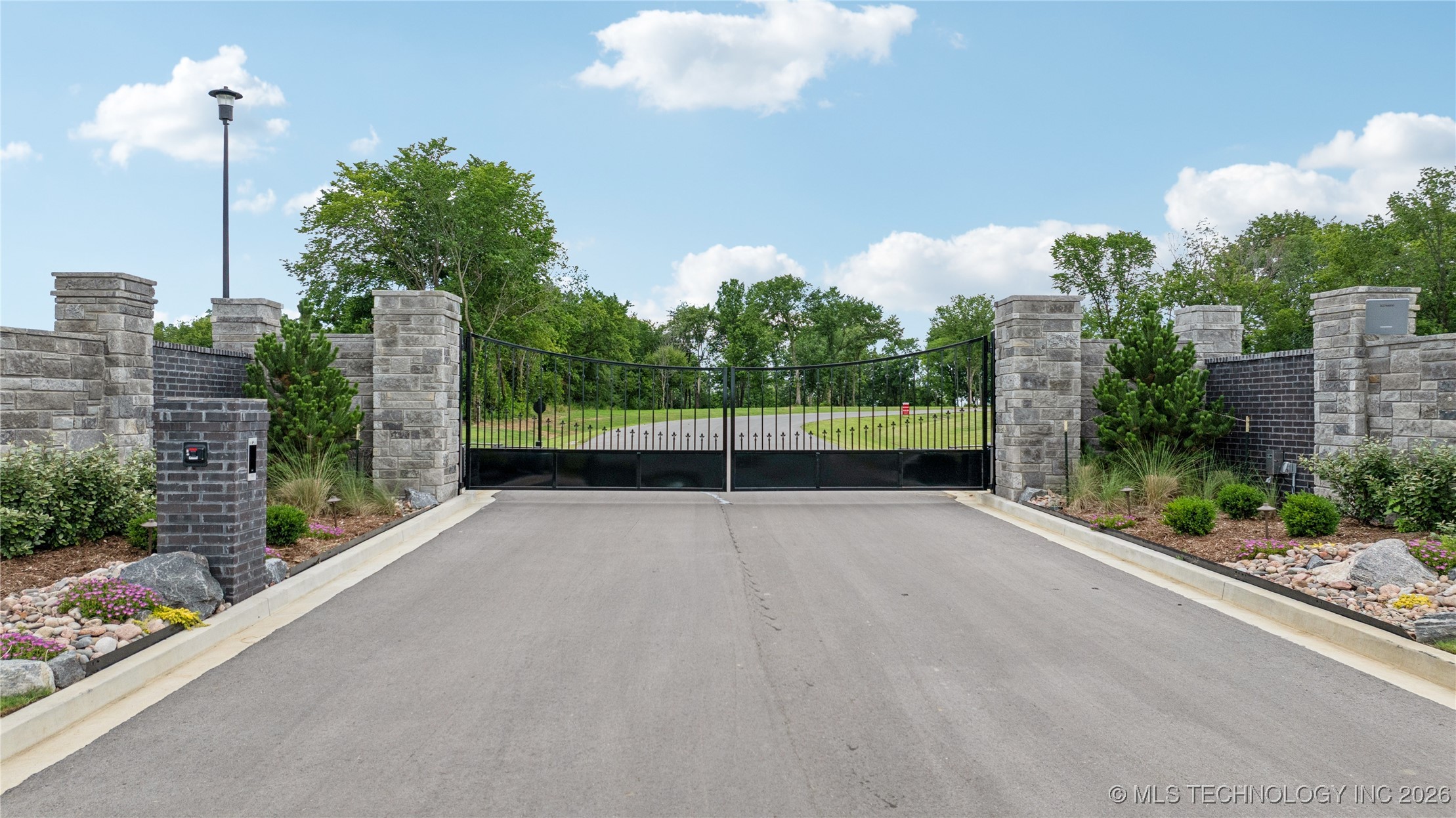 10944 S 216th East Avenue Property Photo 3