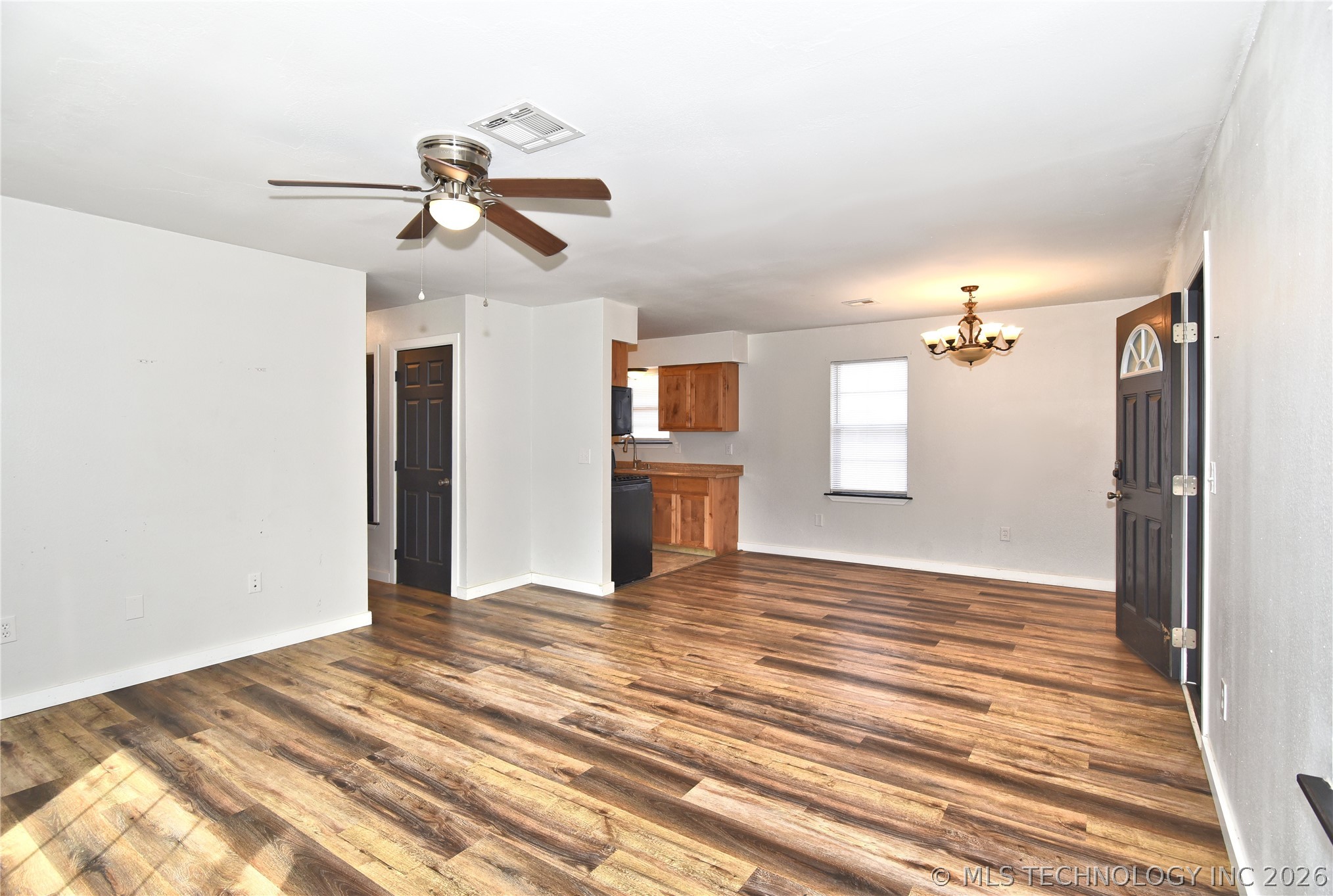 606 Straight Street Property Photo 4