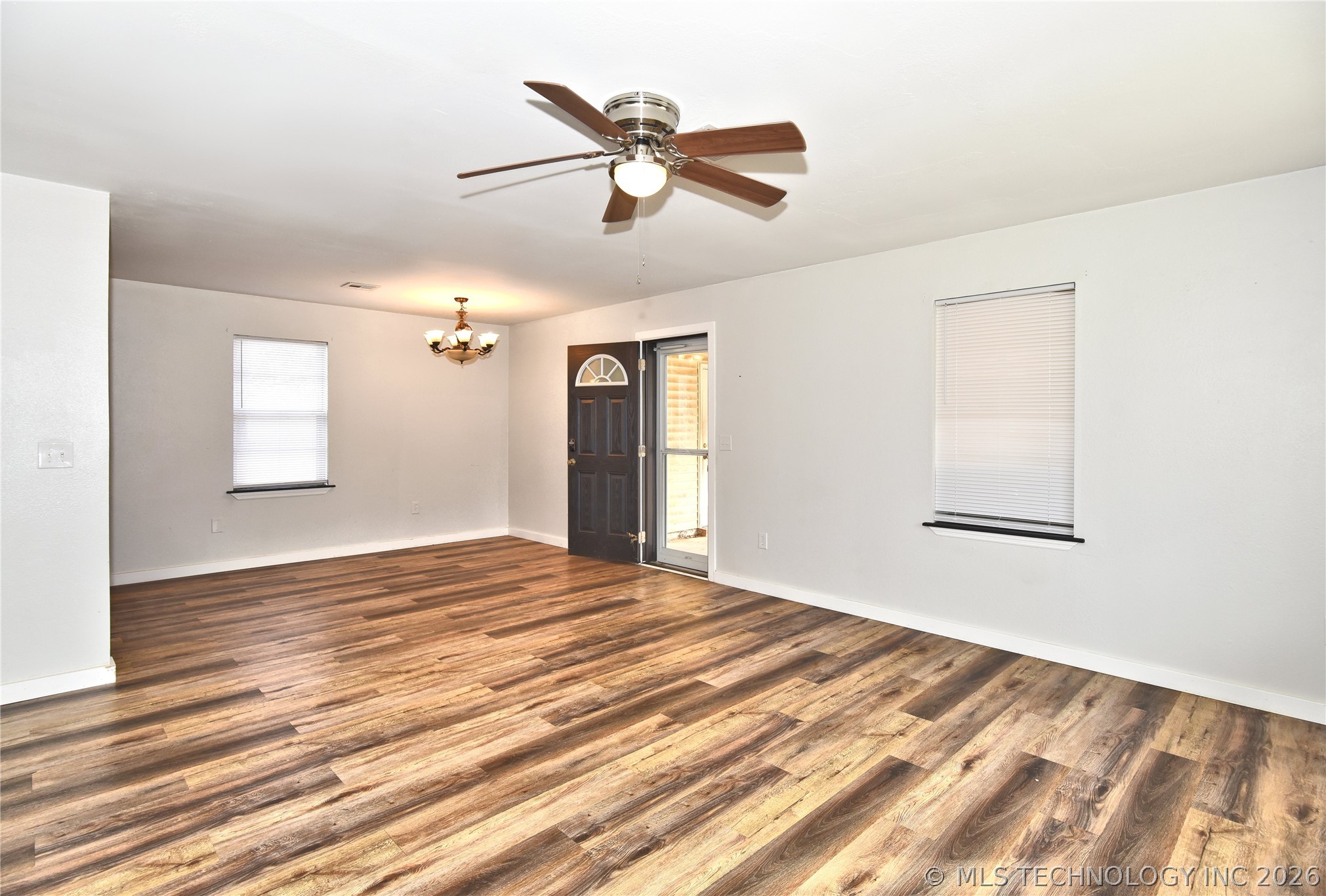 606 Straight Street Property Photo 5