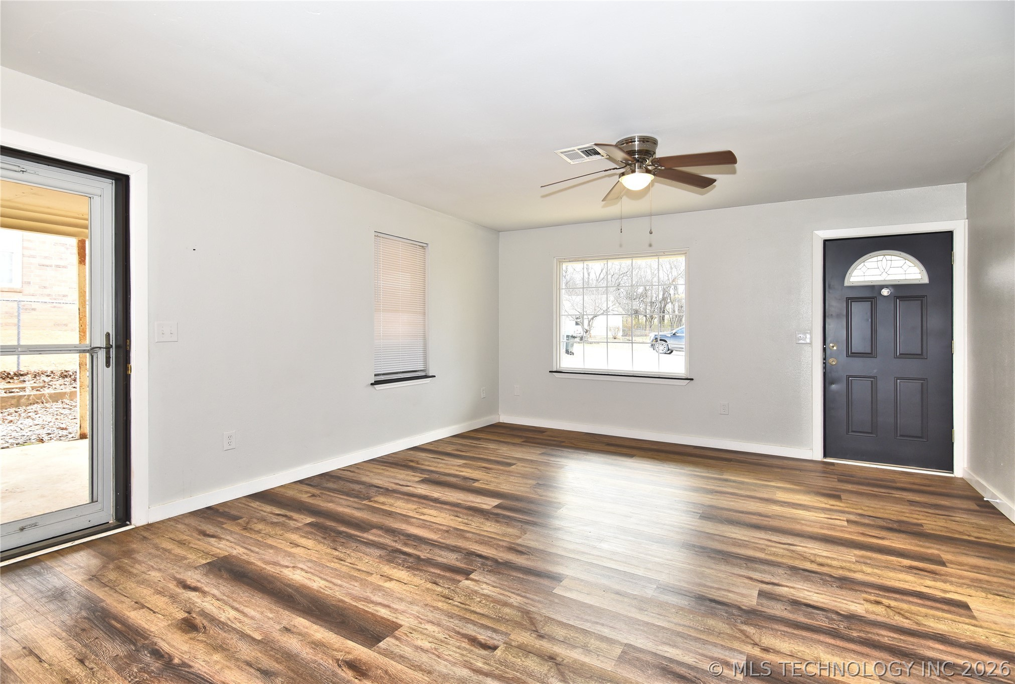 606 Straight Street Property Photo 6