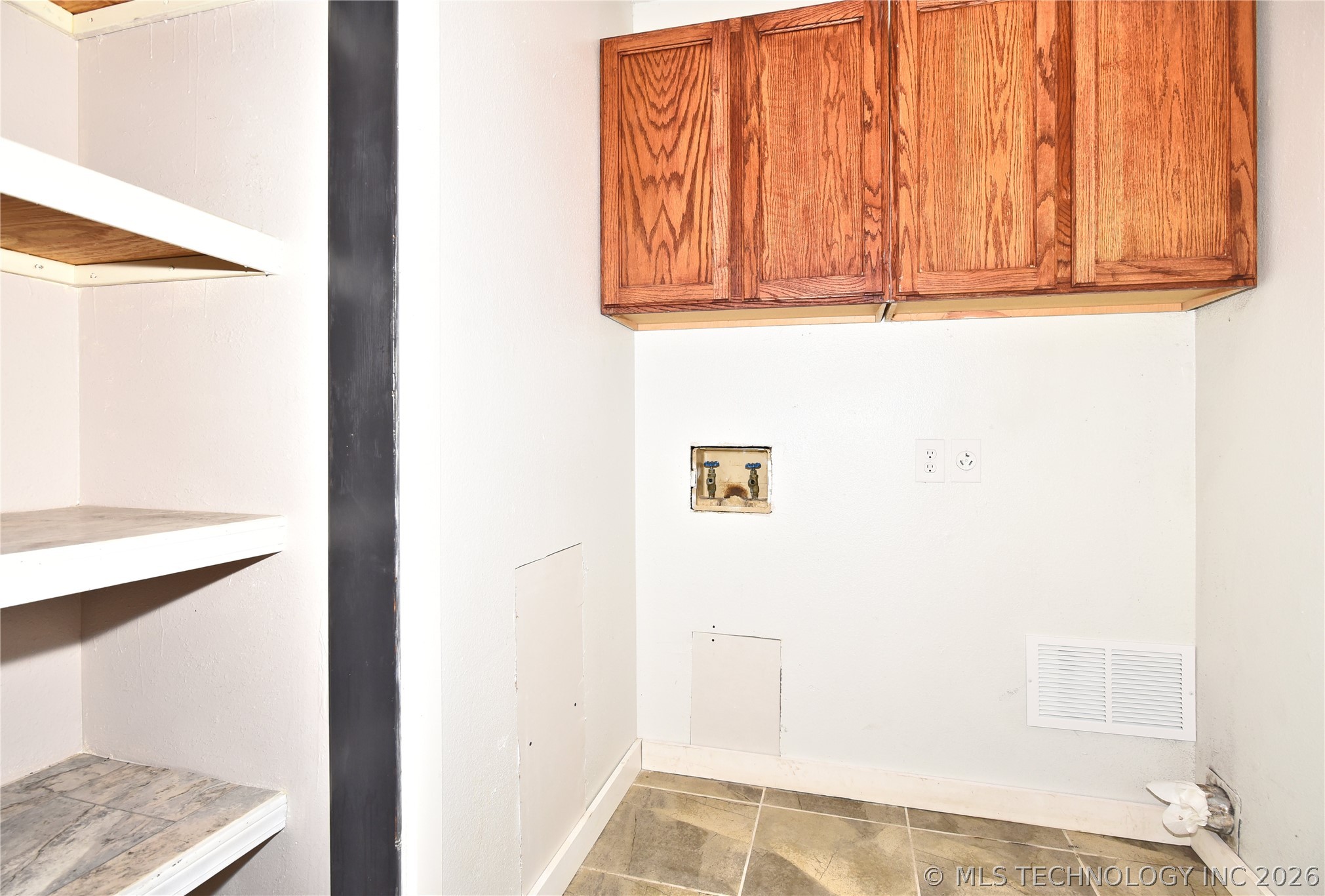 606 Straight Street Property Photo 12