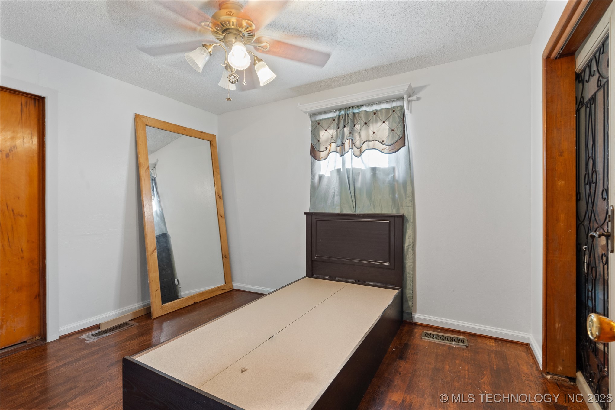 708 Ne A Street Property Photo 15