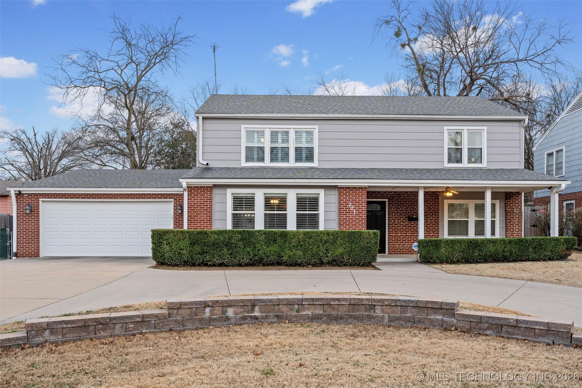 221 E 18th Street Property Photo 2