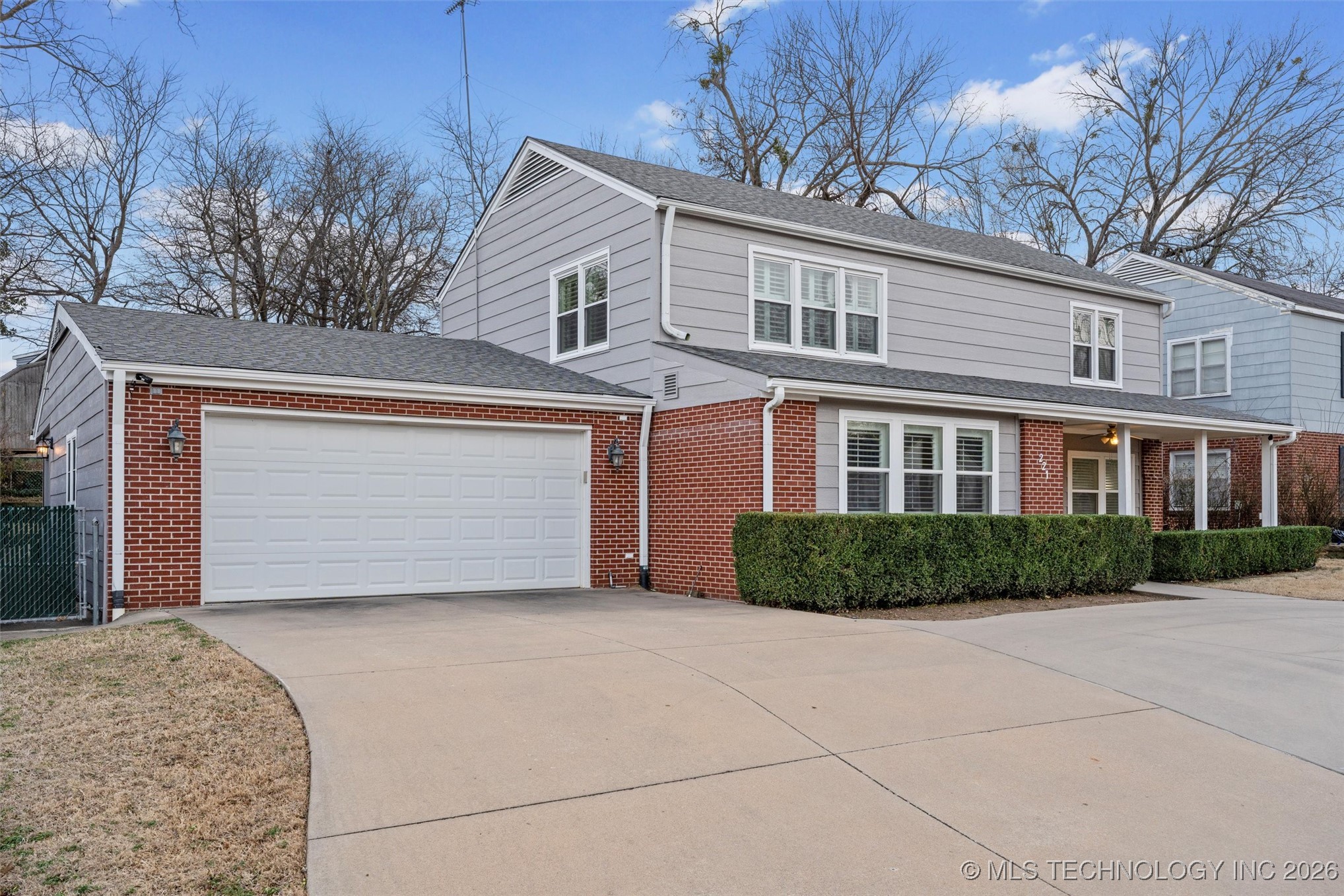 221 E 18th Street Property Photo 3