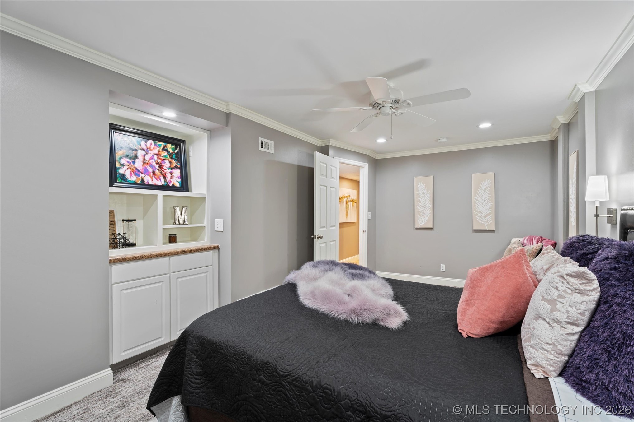 221 E 18th Street Property Photo 7