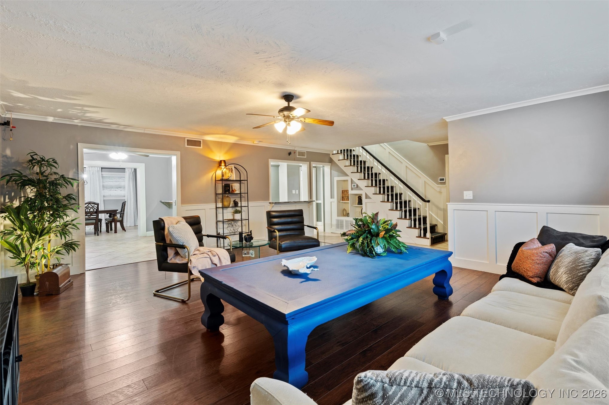 221 E 18th Street Property Photo 11