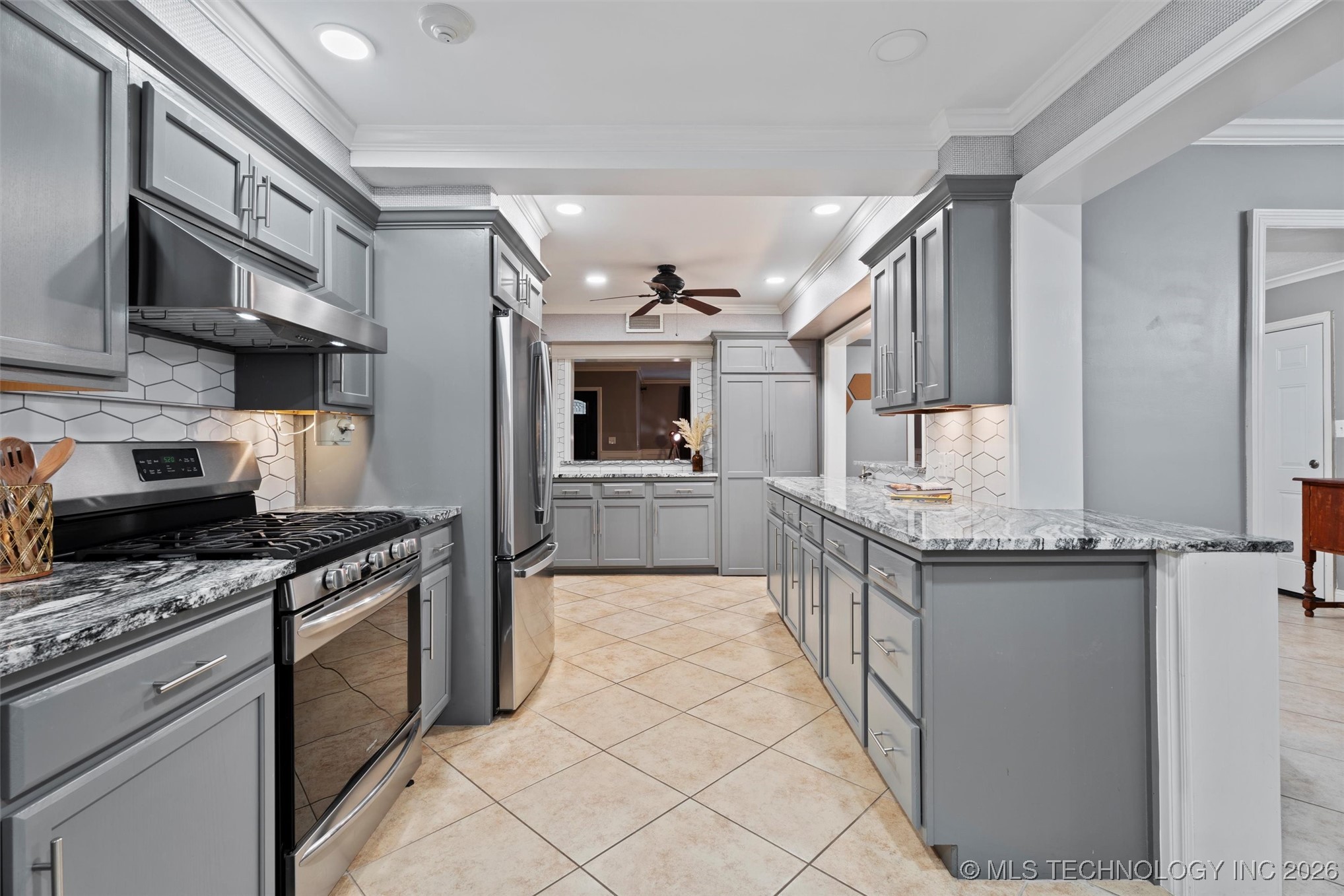 221 E 18th Street Property Photo 16