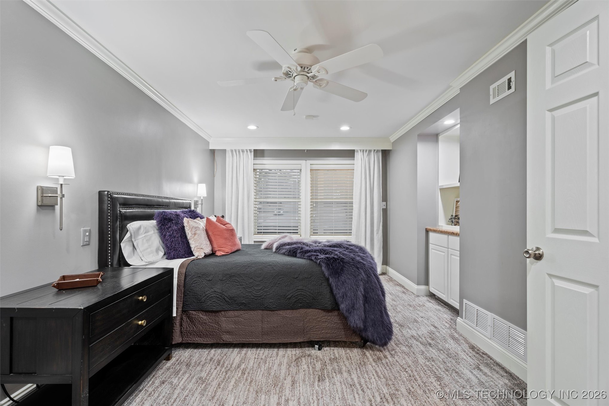 221 E 18th Street Property Photo 21