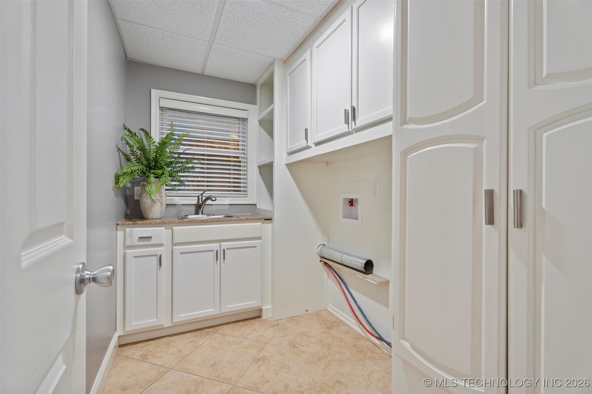 221 E 18th Street Property Photo 22