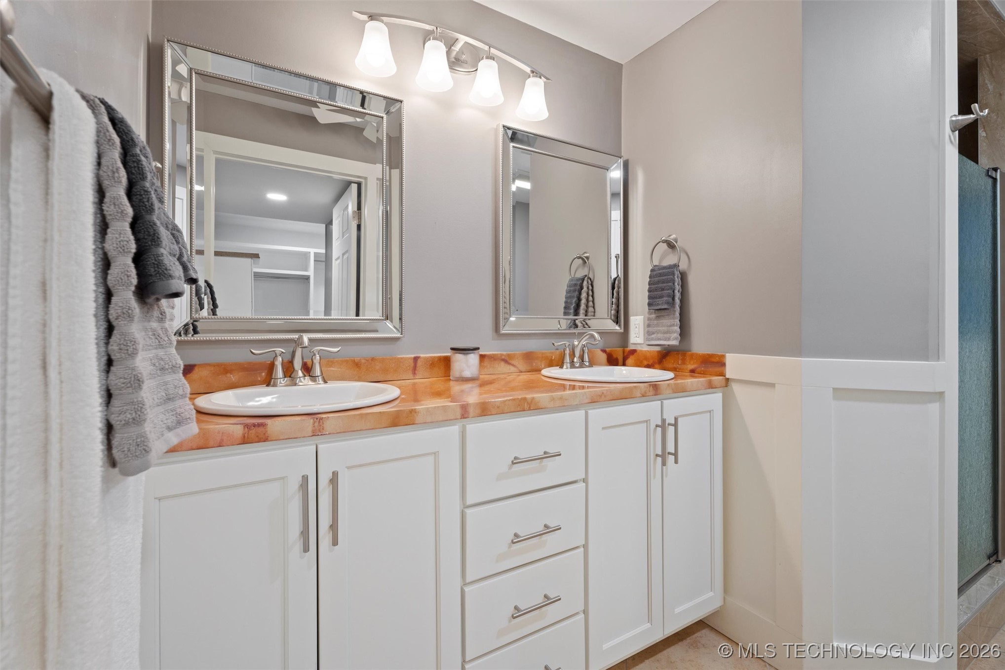 221 E 18th Street Property Photo 23