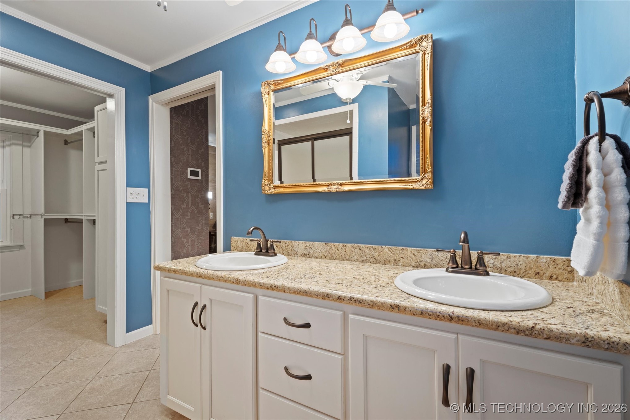 221 E 18th Street Property Photo 32