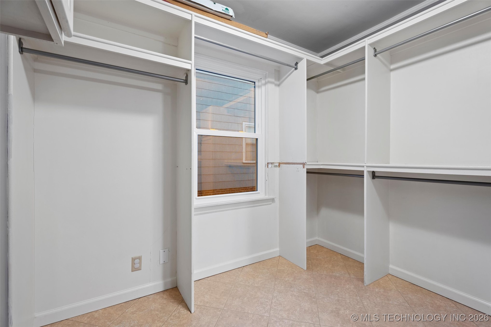 221 E 18th Street Property Photo 33