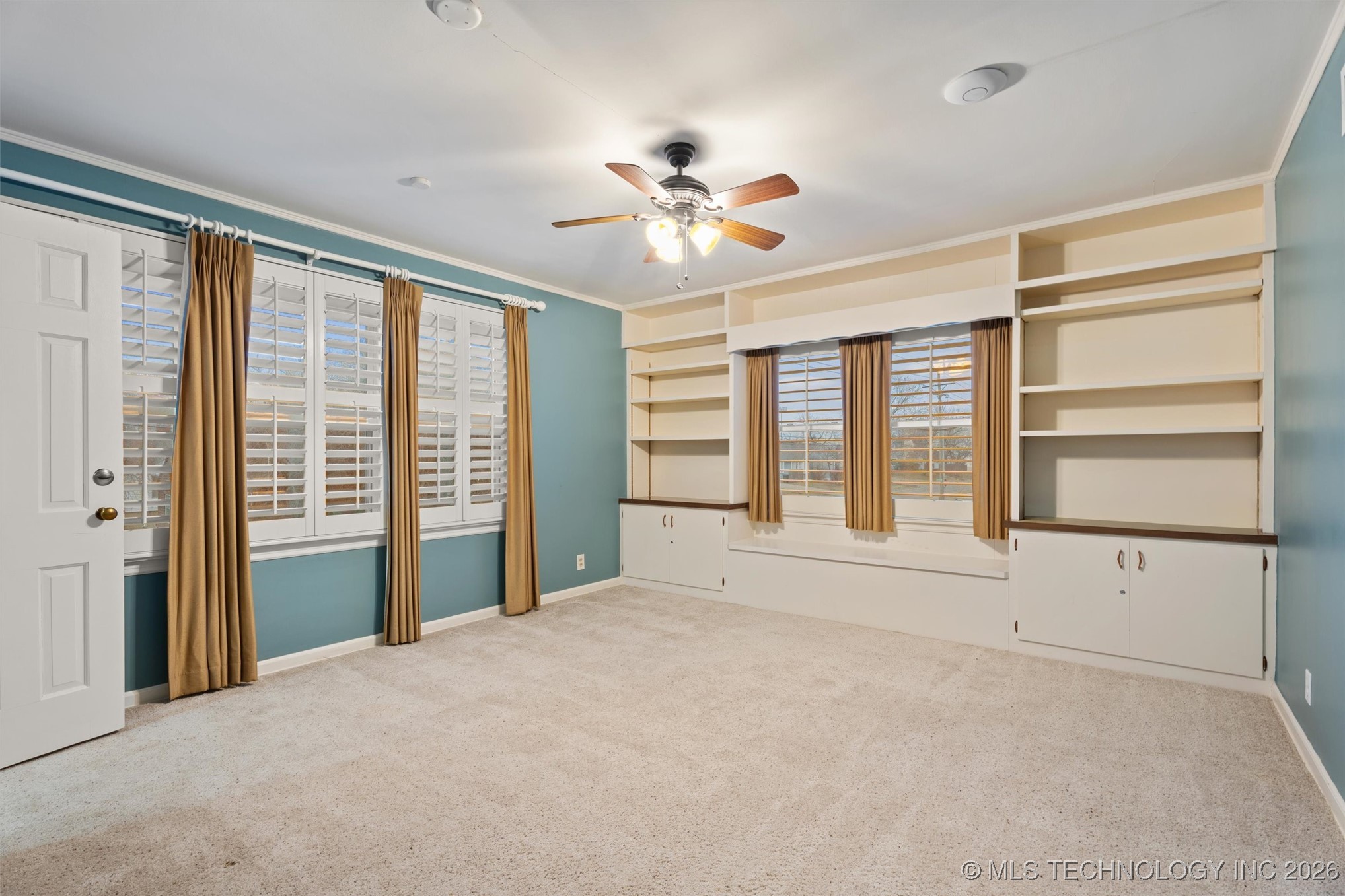 221 E 18th Street Property Photo 35