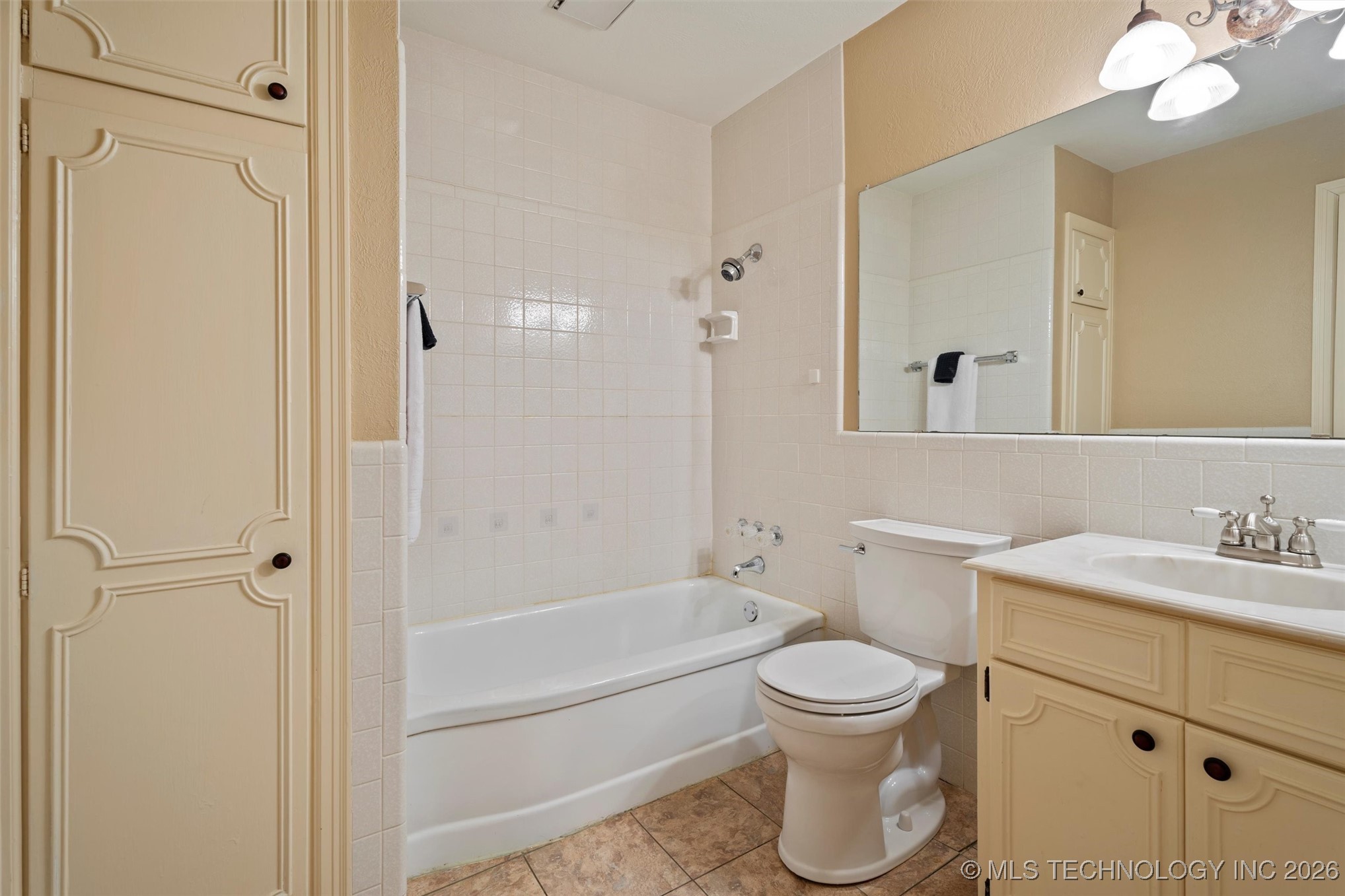 221 E 18th Street Property Photo 37