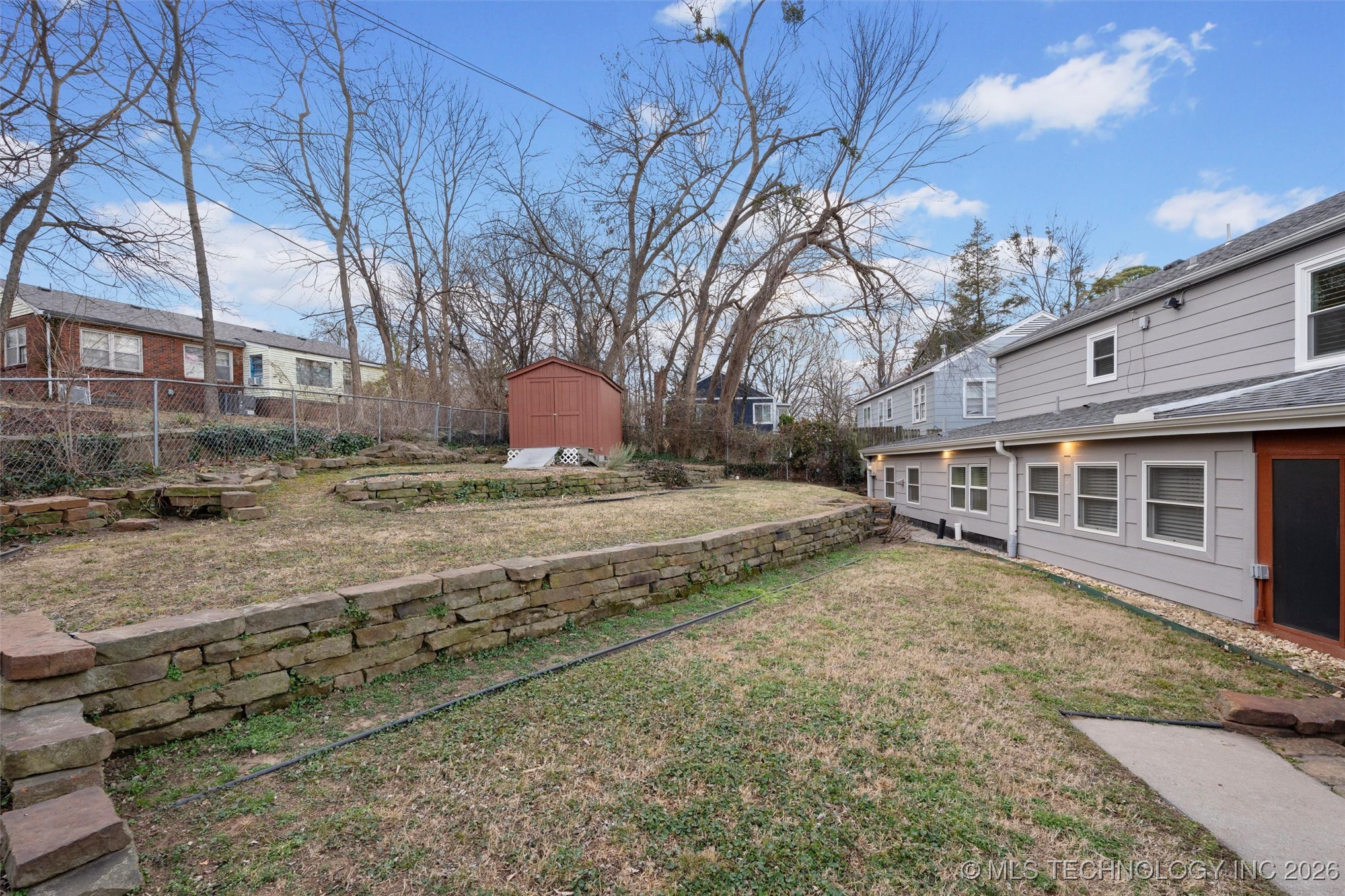 221 E 18th Street Property Photo 44