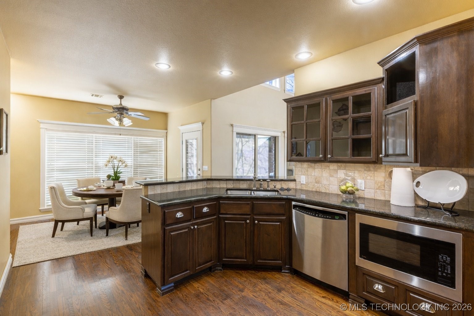 2325 W Lowry Road Property Photo 5