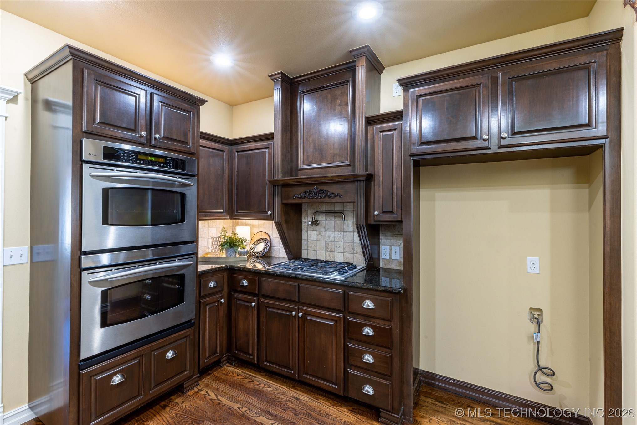 2325 W Lowry Road Property Photo 6