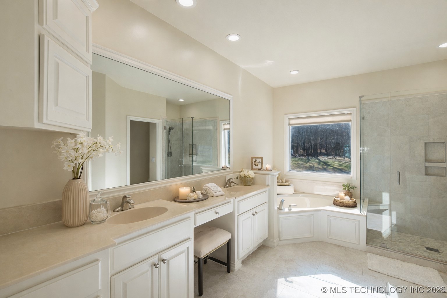 2325 W Lowry Road Property Photo 11