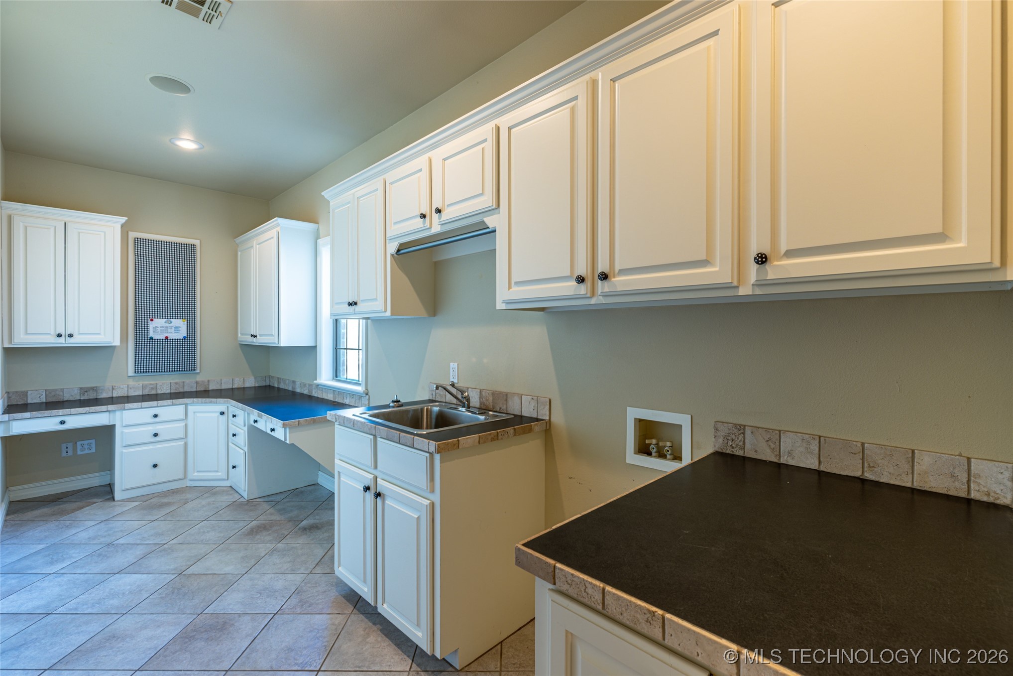 2325 W Lowry Road Property Photo 25